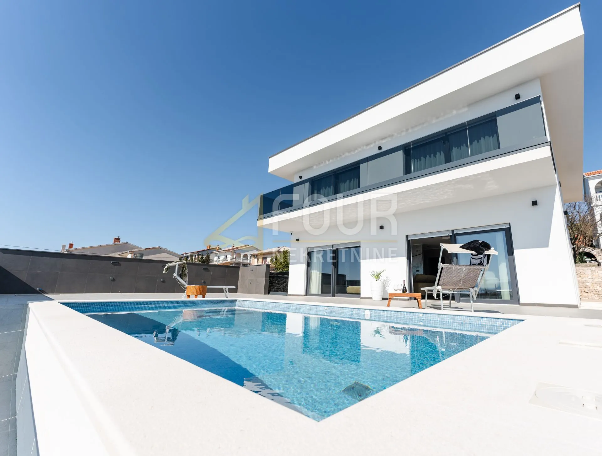 Novi Vinodolski, 391.72m2, vila s bazenom, saunom i pogledom na more, blizina plaže!