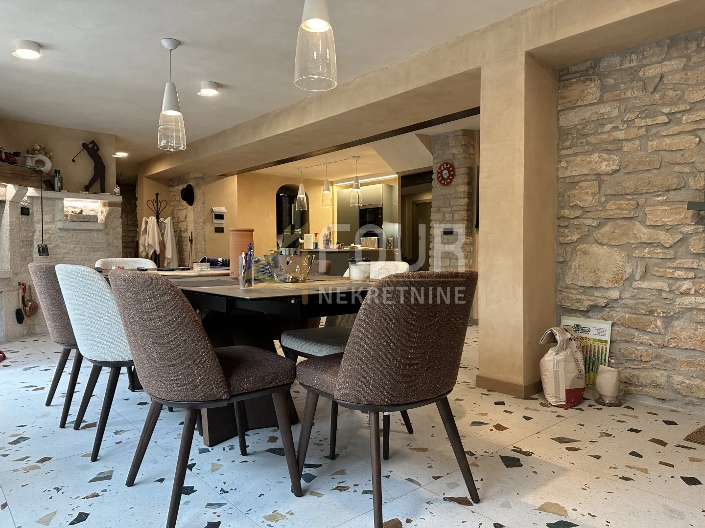 istra, buje, kaštel - okolica, kamena vila s bazenom - slika 4