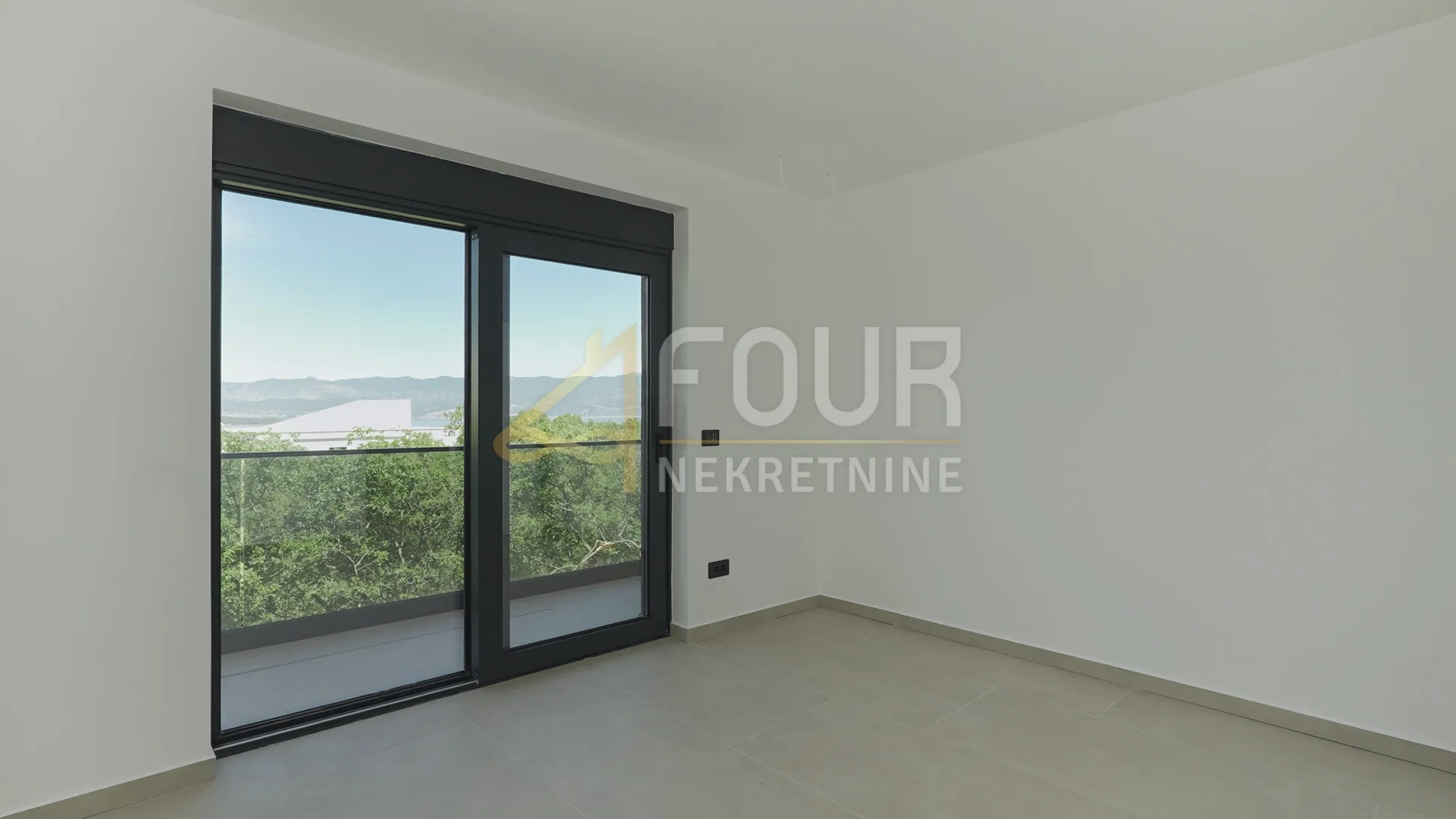 otok krk, vrbnik, novogradnja, 142m2, 3s+db, terasa i 2 balkona - slika 8