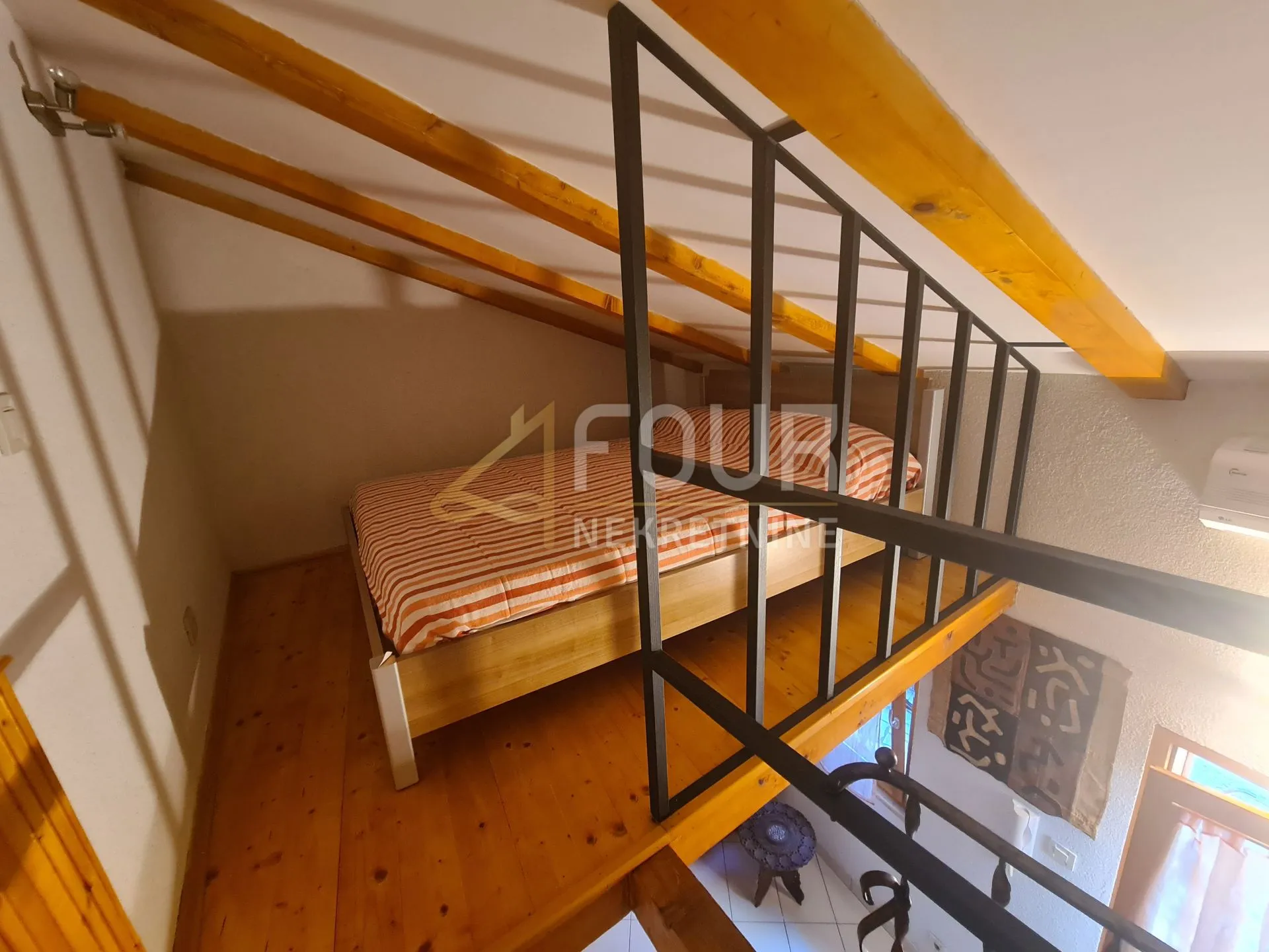 otok cres, cres, kuća i studio apartman u staroj jezgri - slika 14