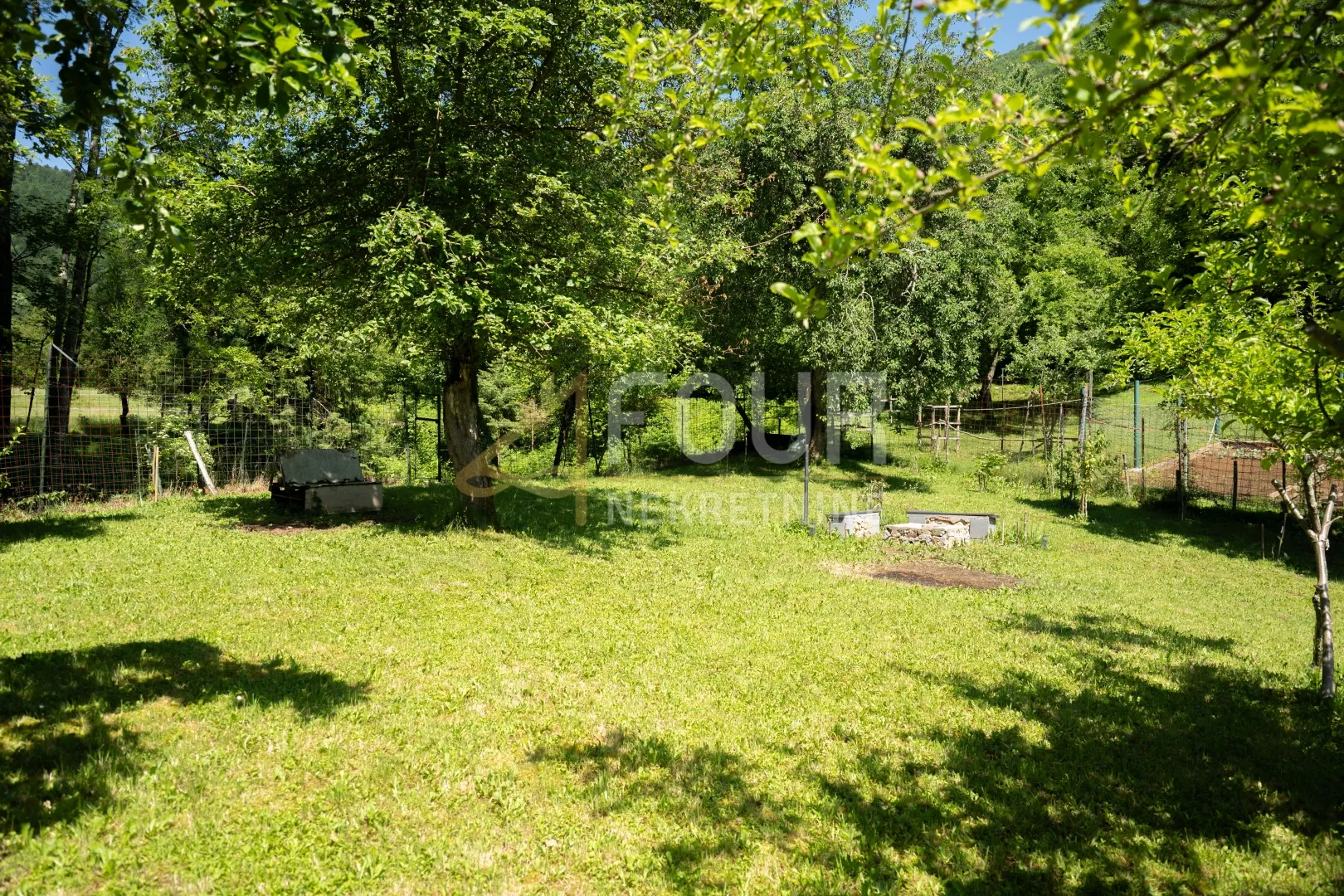gorski kotar, okolica delnica, dvije kuće - slika 30