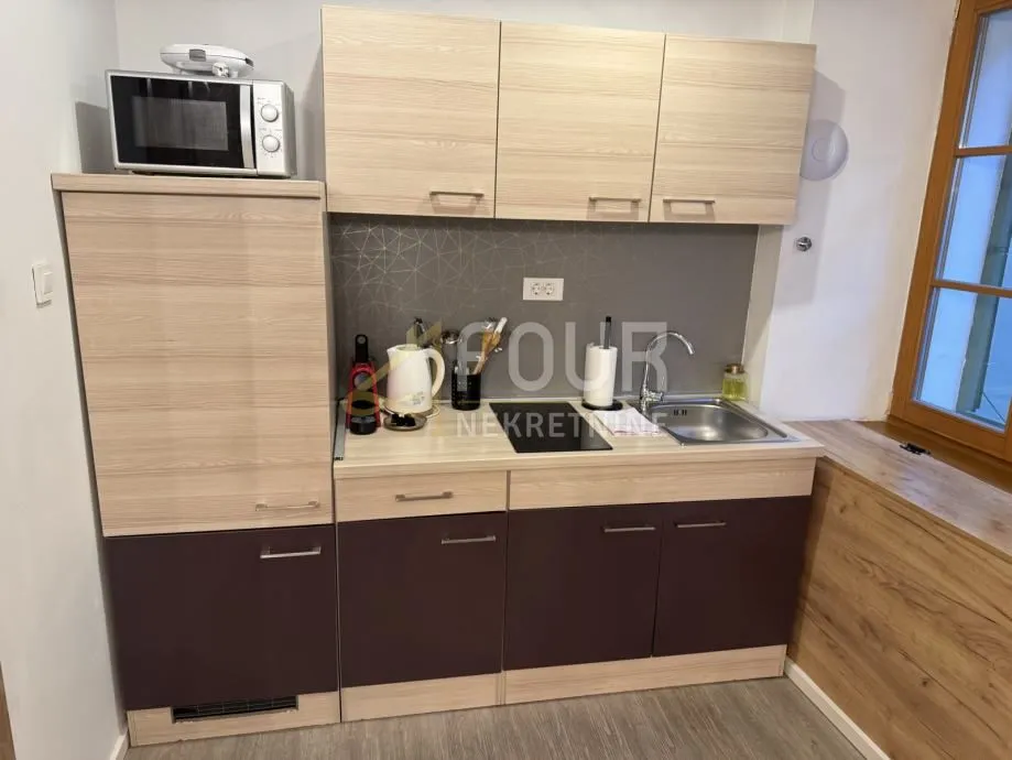 rijeka, centar - strogi, 81.18m2, u naravi 2 stana tik uz korzo - slika 9