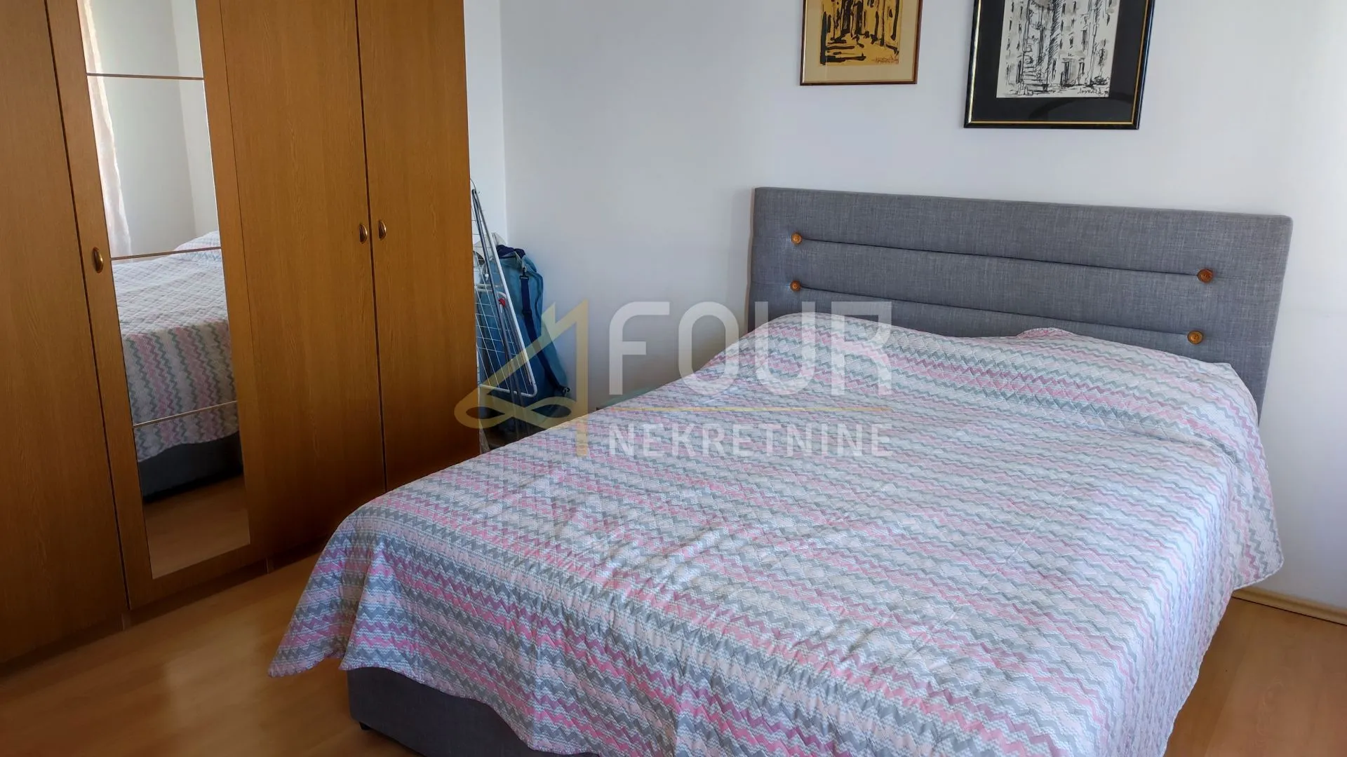 jadranovo, samostojeća kuća s 3 apartmana - slika 9