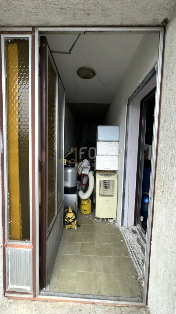 kostrena, dva stana s terasom, garažom i okućnicom - slika 15