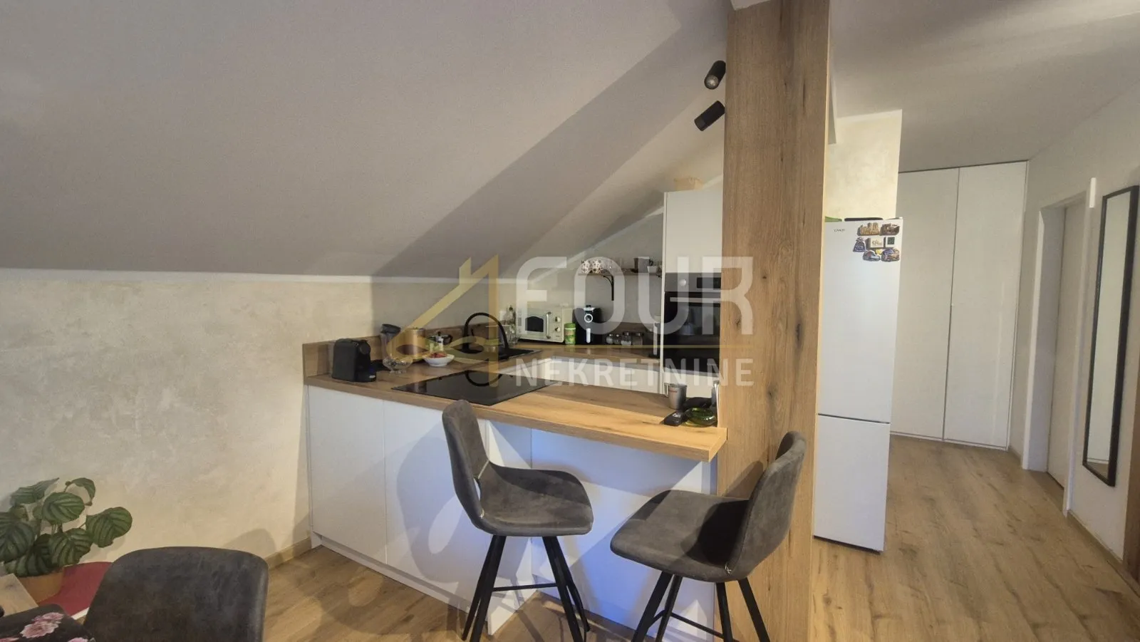 klana, etaža - u naravi 140m2 2 stana - slika 10