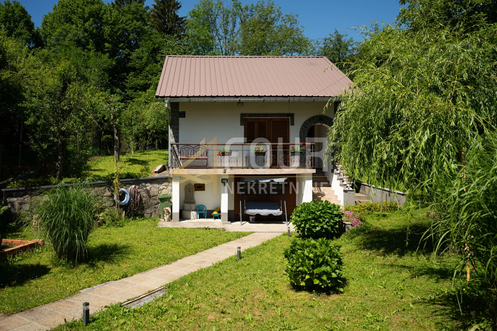 gorski kotar, okolica delnica, dvije kuće - slika 2