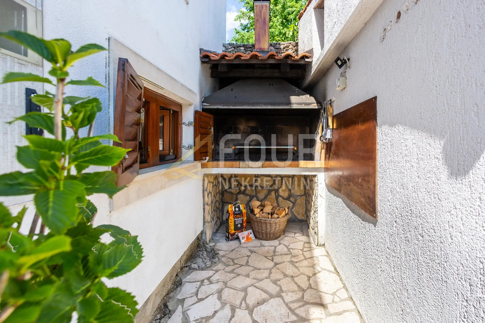 otok krk, vrbnik - okolica, samostojeća kuća s bazenom - slika 14