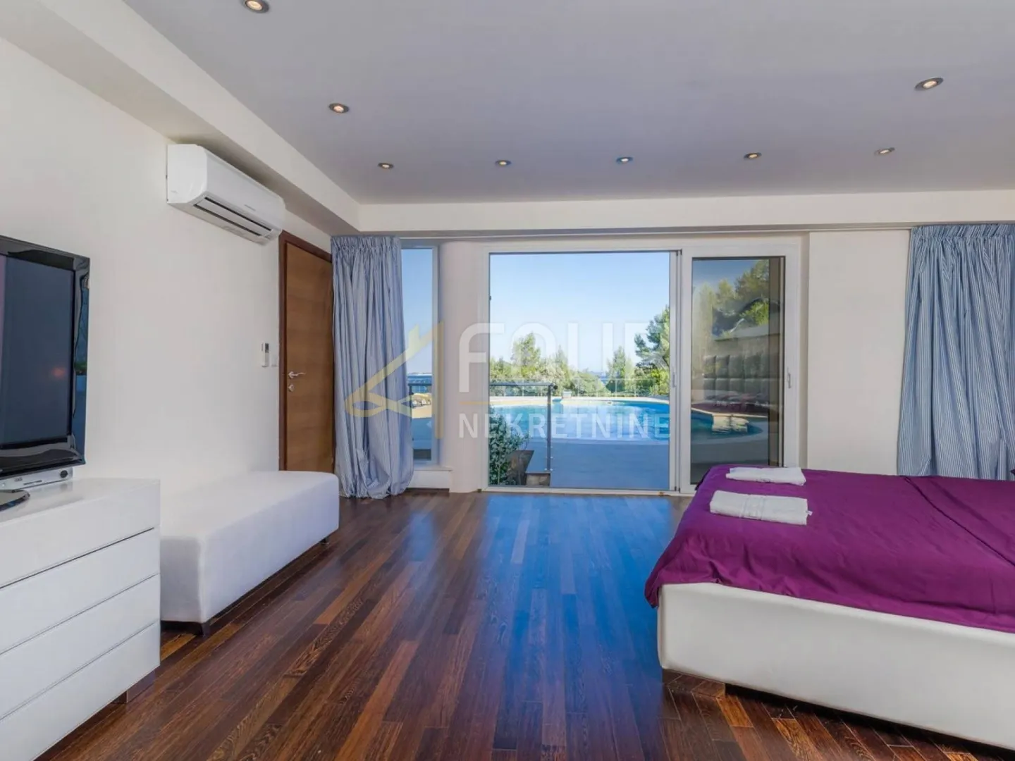 otok korčula, vila s bazenom - prvi red do mora ! - slika 34