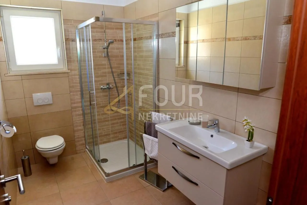 otok krk, malinska, kuća s 4 stana, bungalov, uređna okućnica, blizina mora - slika 26