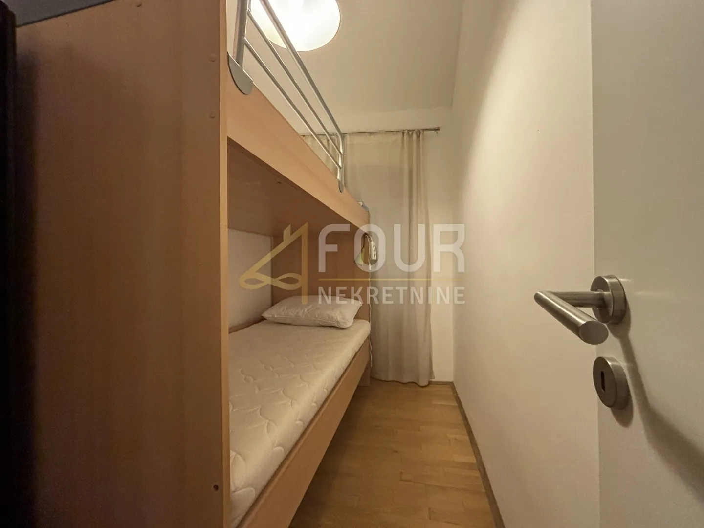 otok rab, kuća u nizu, 110m2, 2 stana - slika 9