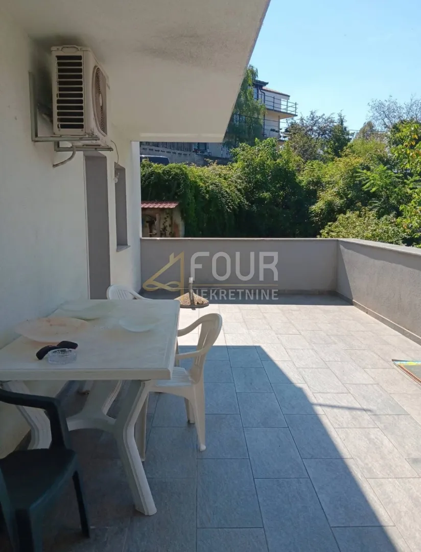 Viškovo, 95m2, namješten stan, 3s+db, balkon, zajednička okućnica