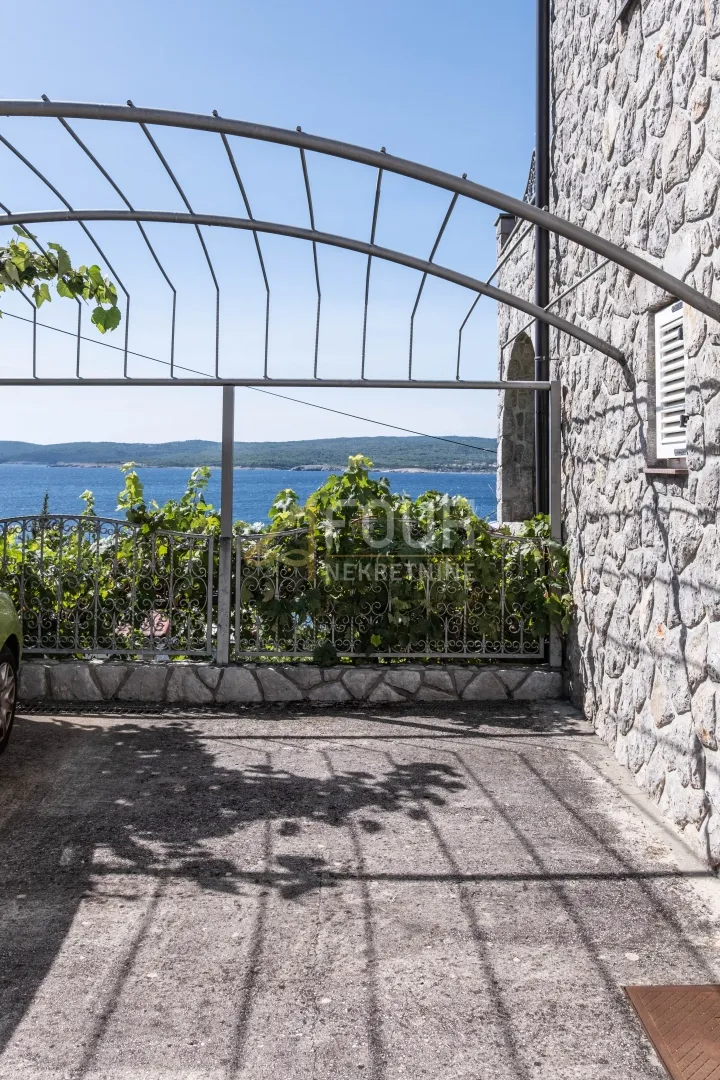 crikvenica, 140.95m2, 3 stana, okućnica, 50m od mora - slika 10