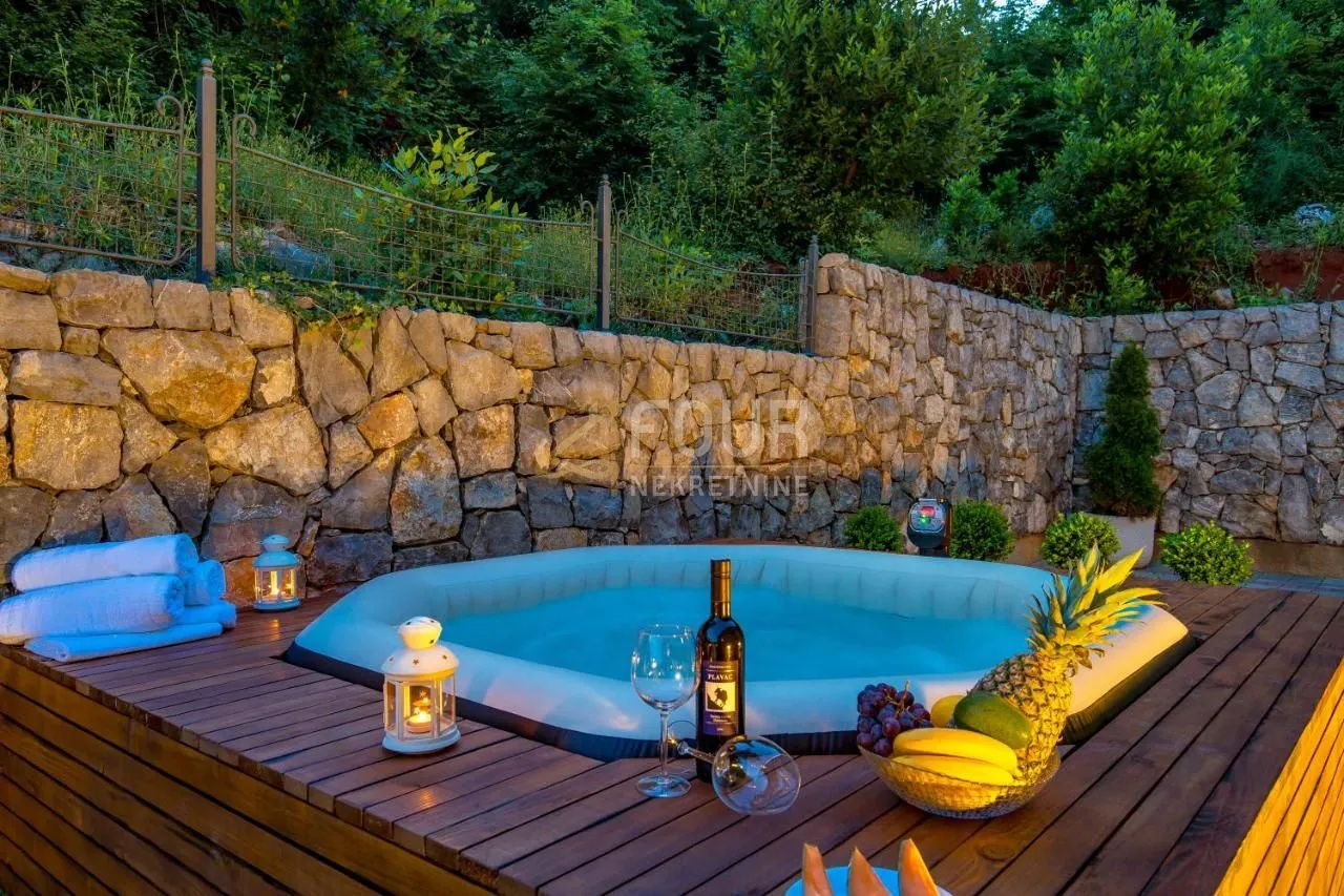 opatija, bregi, prekrasna vila s bazenom, jacuzziem, gostinjskom kućom, tavernom i ograđenom okućnicom - slika 5
