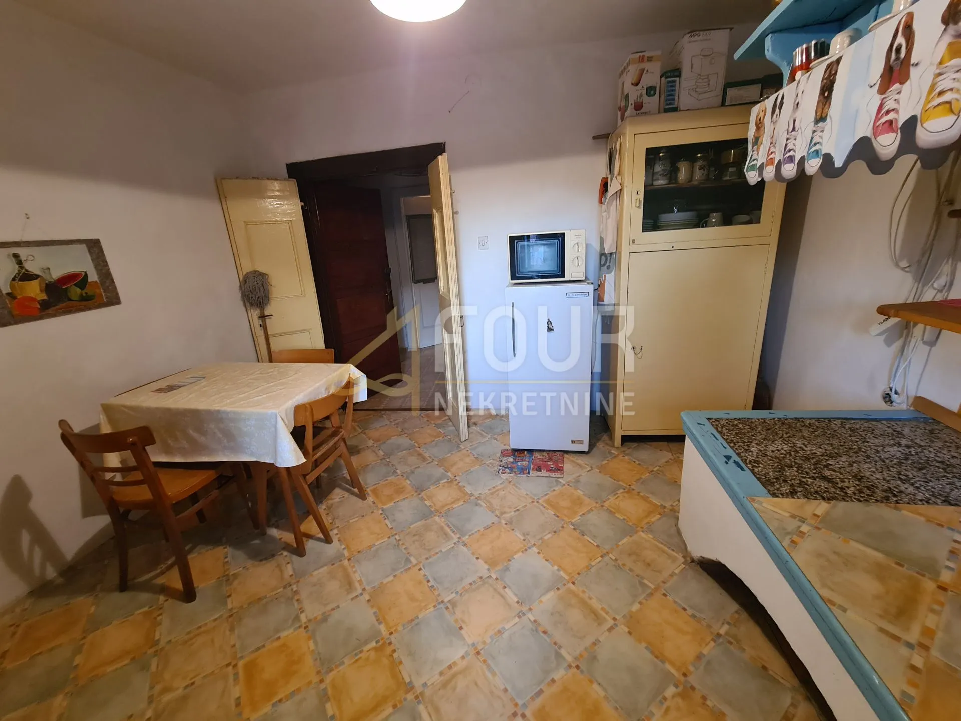 otok cres, cres, stan u staroj jezgri, 44m2, 2s+db, 60m do mora - slika 3