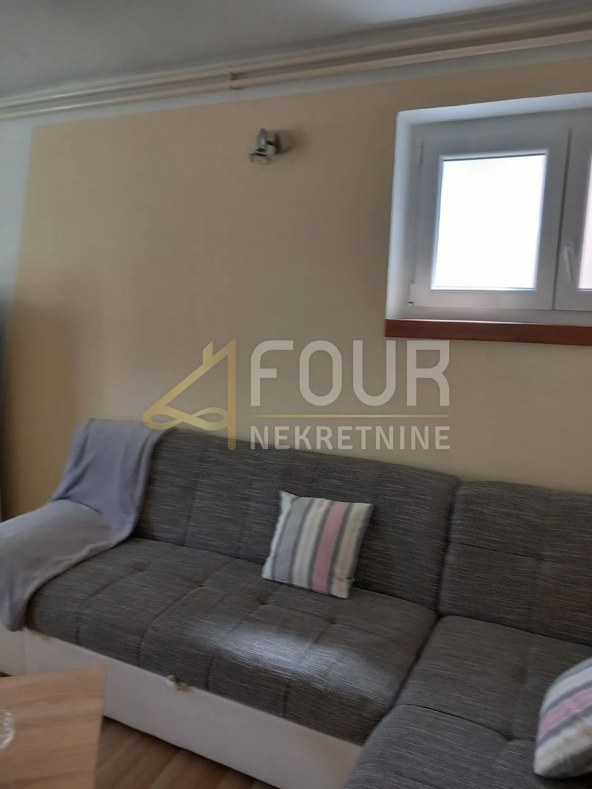 istra, pula, kuća s garažom, dodatnim apartmanom i dvorištem - slika 37