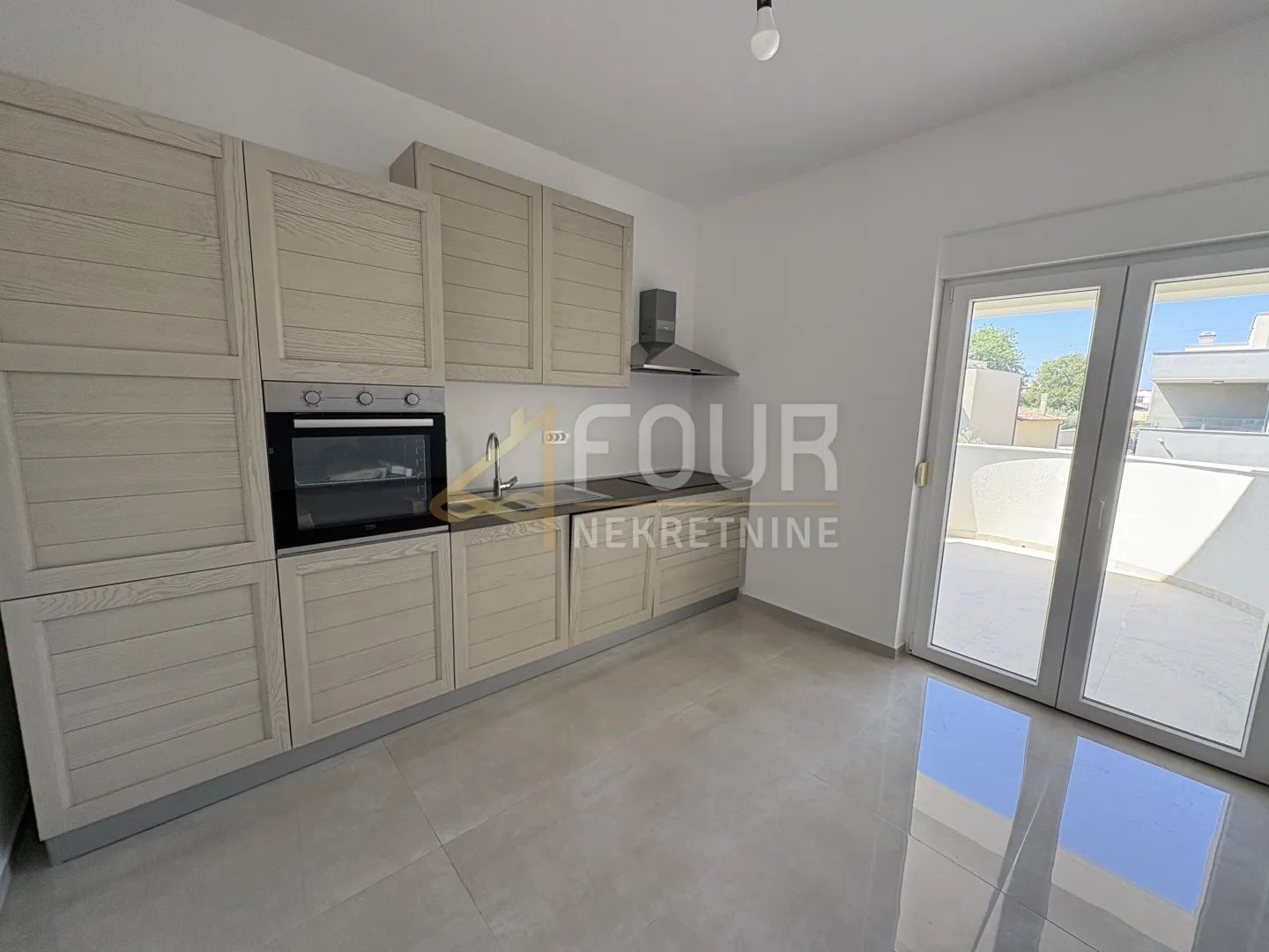 istra, šišan, novogradnja, 214m2, kuća s 2 stana + pomoćni objekt - slika 2