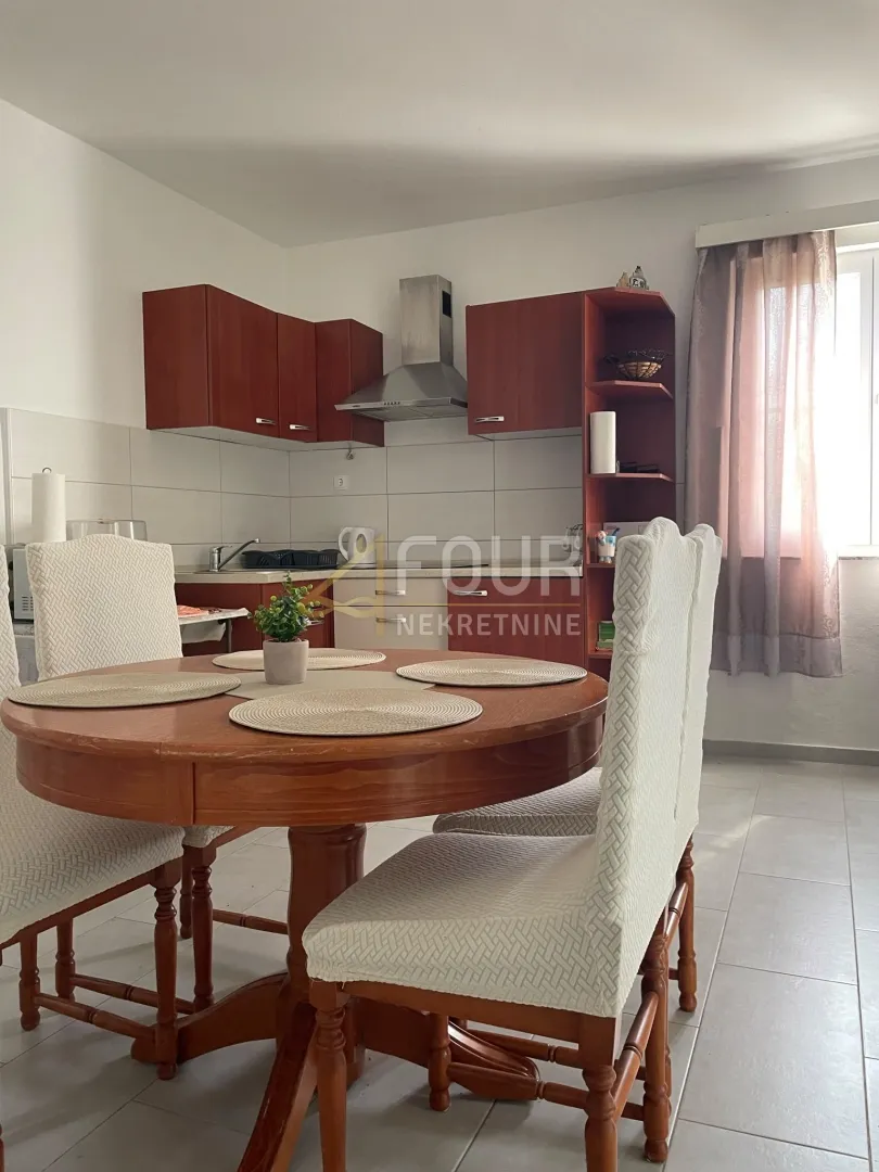 senj, samostojeća kuća s 2 apartmana, okućnica - slika 2
