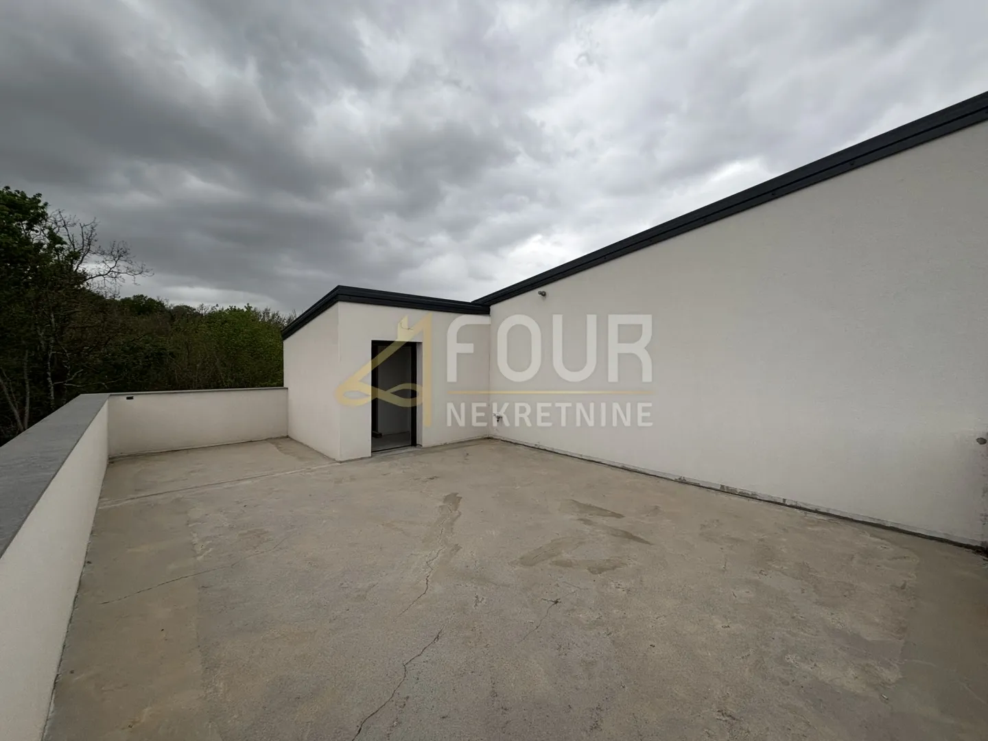 kastav, 3s+db - višeetažni, 120m2, krovna terasa, okućnica - slika 2