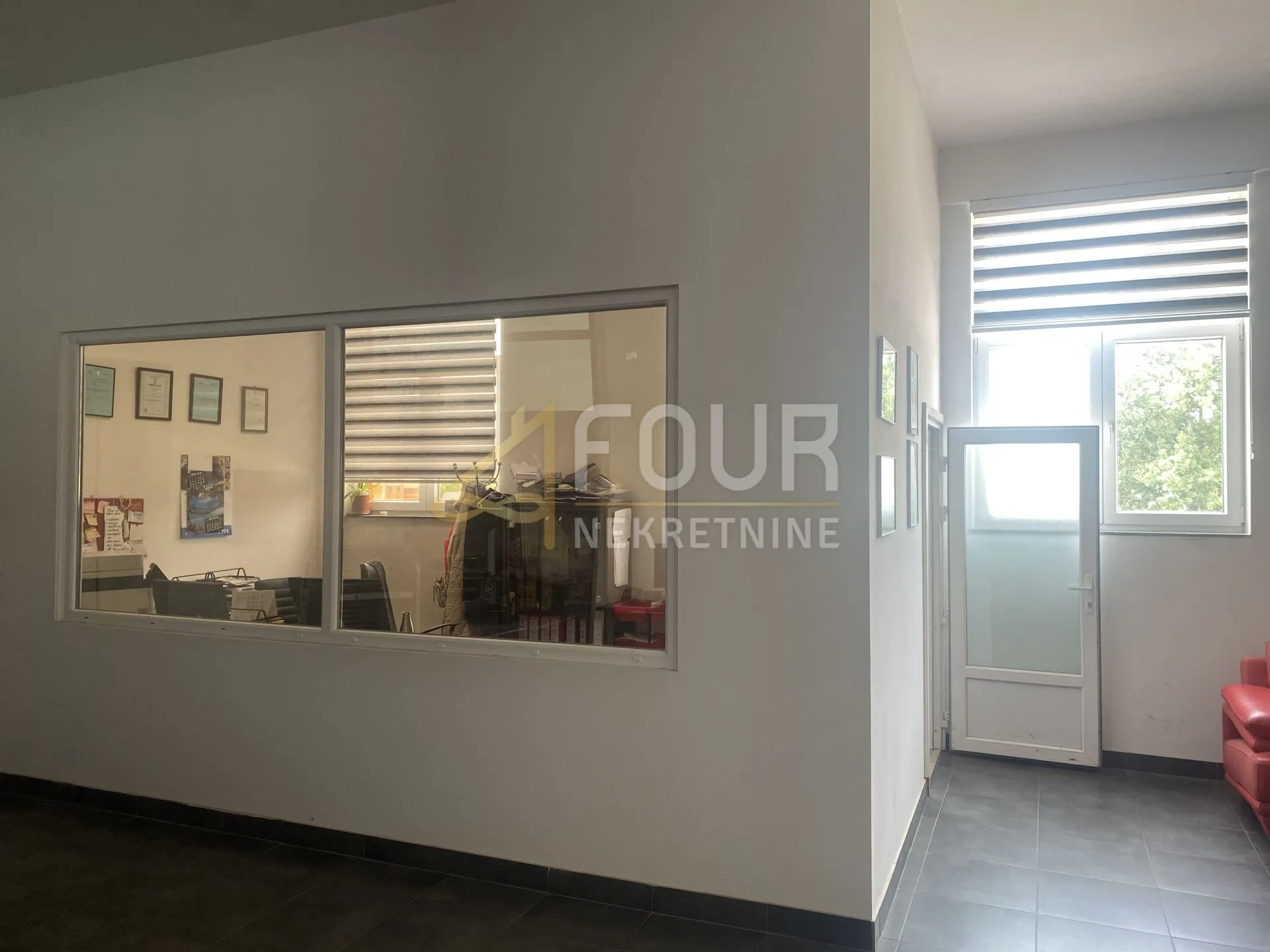 zakup, otočac, skladišno-poslovni prostor, 200m2 - slika 2