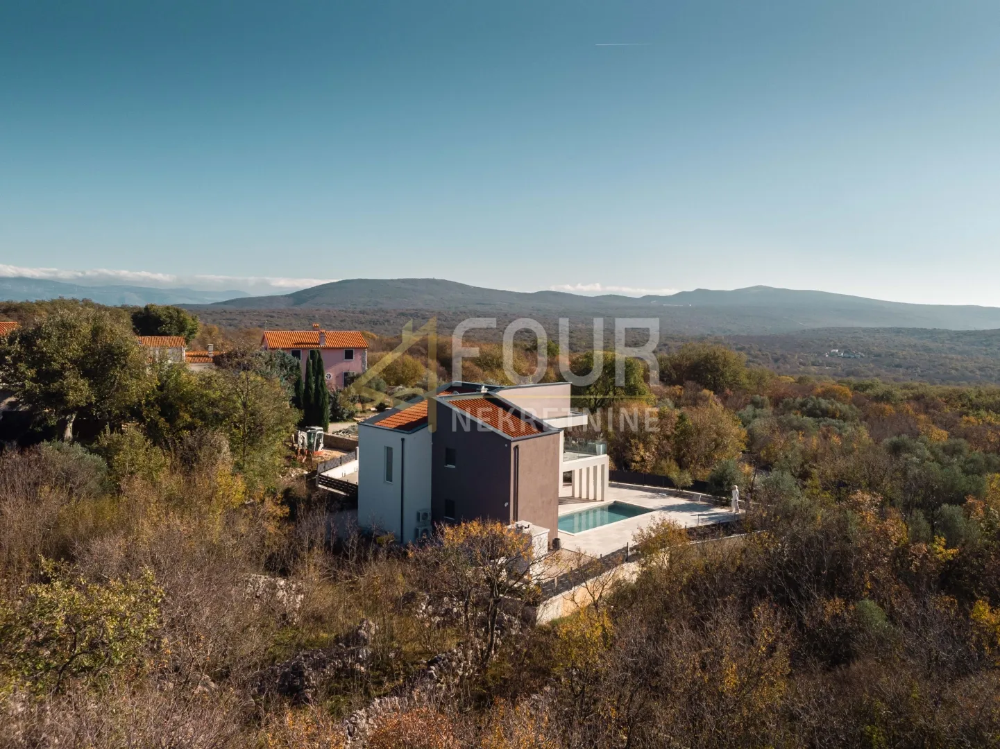 otok krk, vrbnik - okolica, samostojeća kuća s bazenom - slika 44
