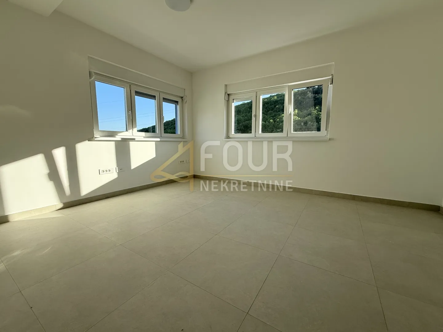 Zakup, Škurinje, poslovni prostor - uredi, 147m2 - Rijeka