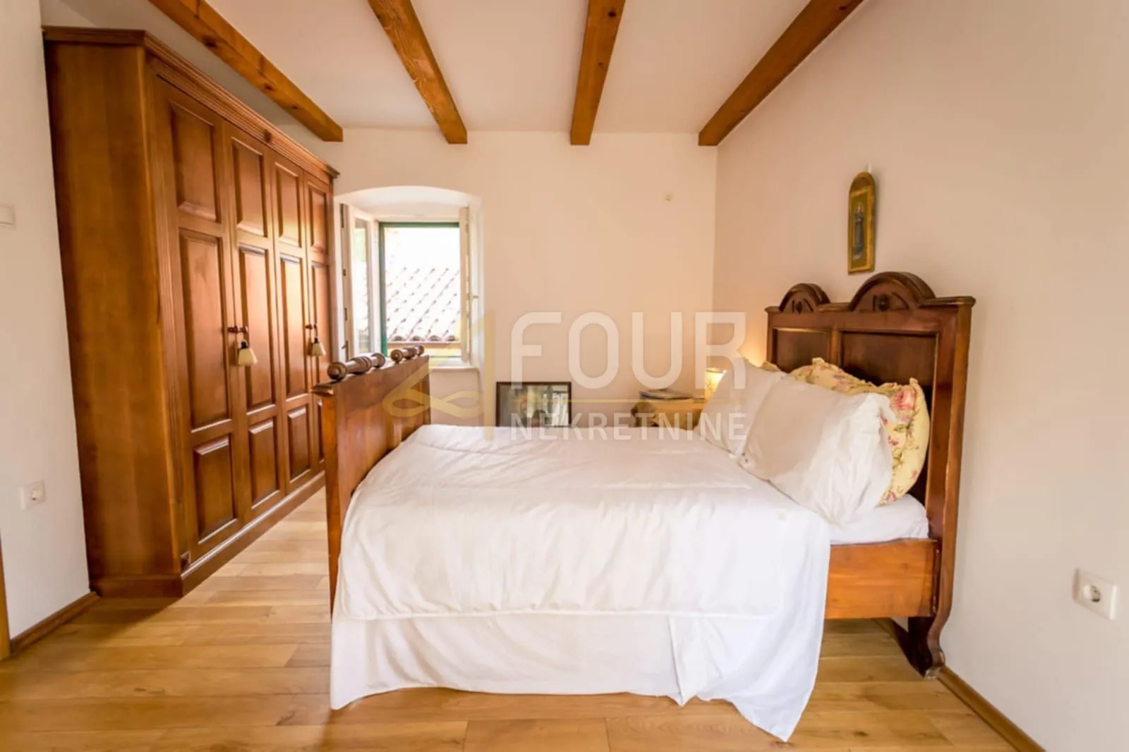 otok cres, beli, šarmantna samostojeća kuća 285m2 - slika 11