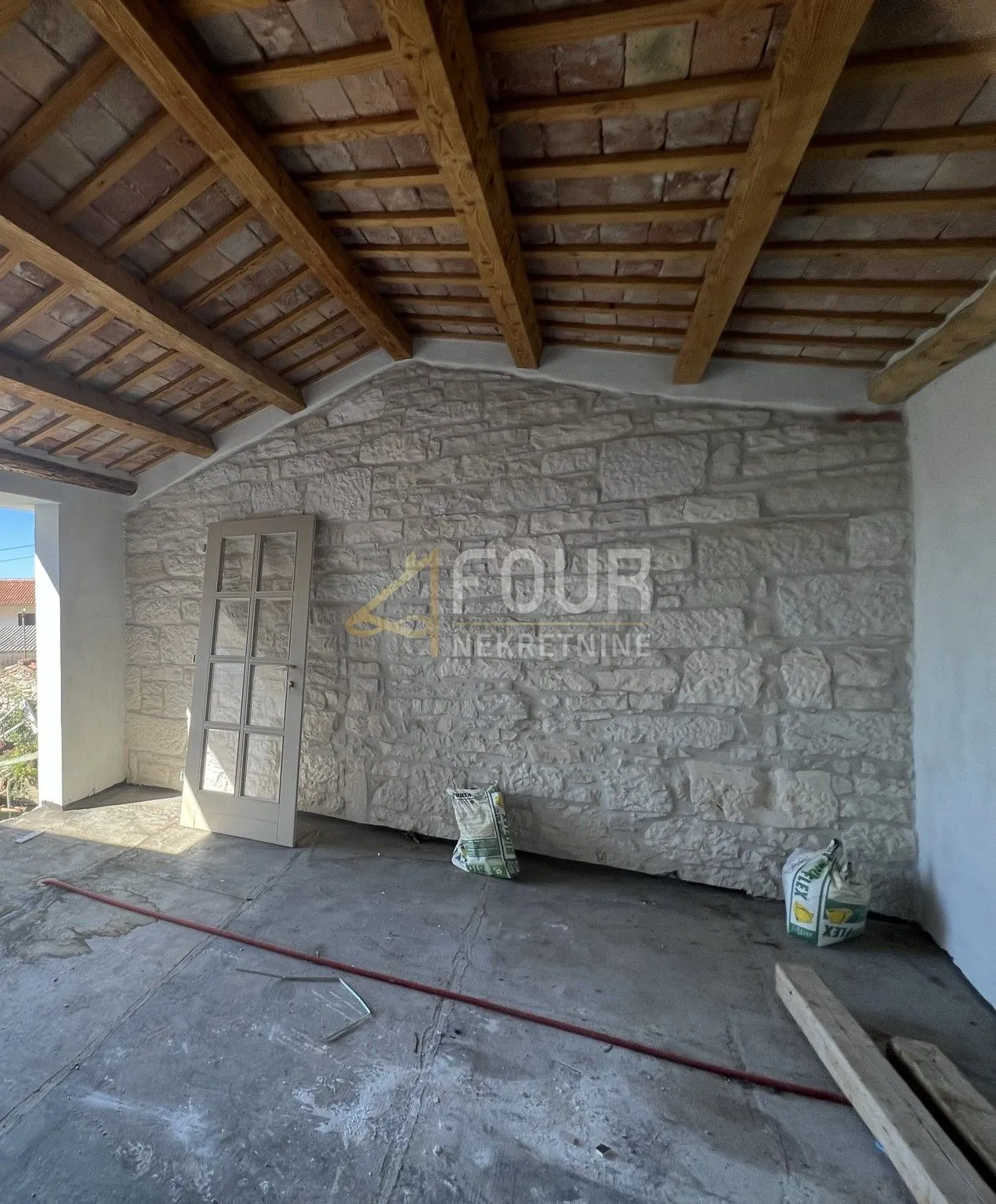 istra, kaštelir, vila s bazenom i saunom - slika 24