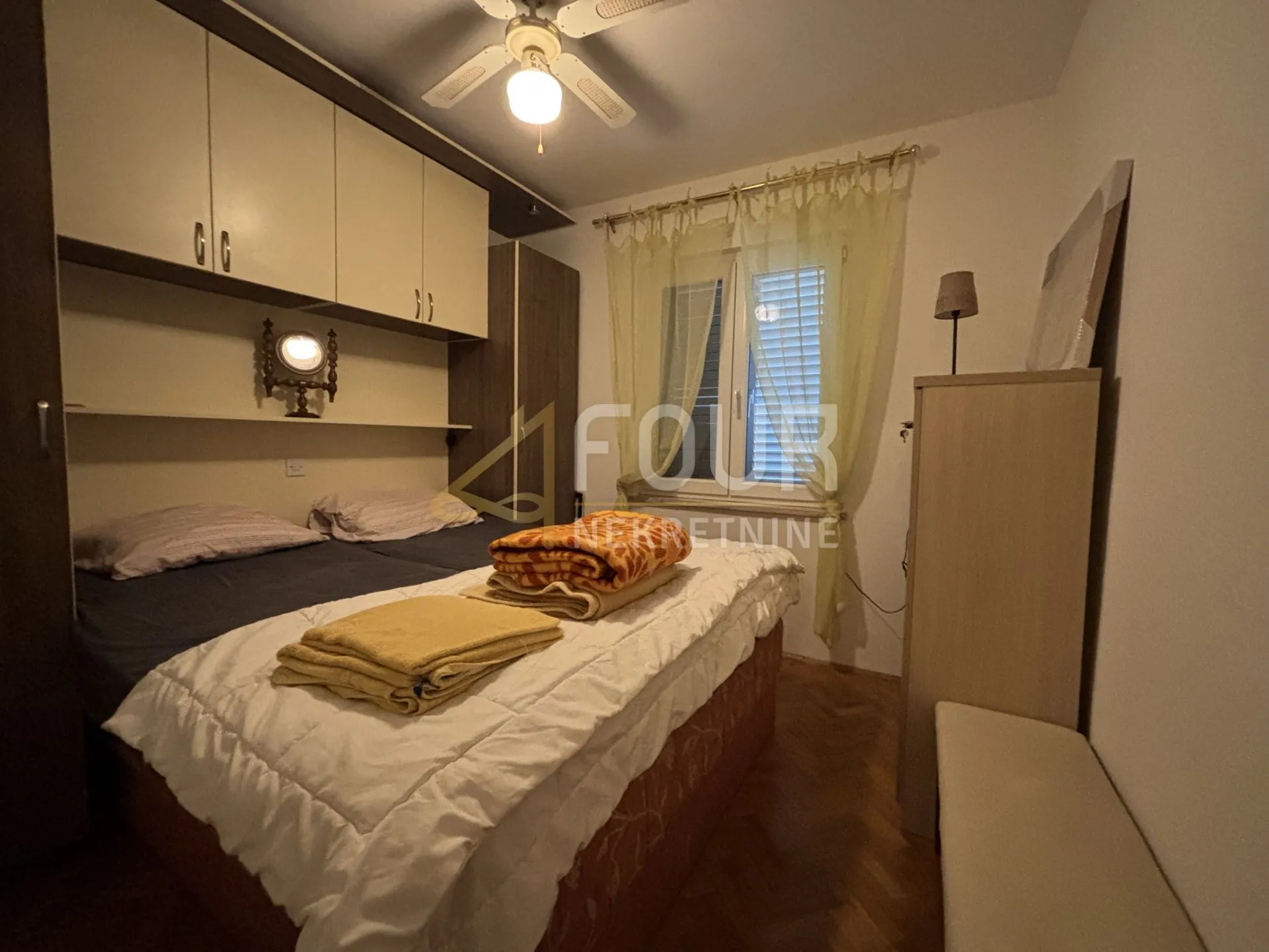 otok krk, grad krk, dvojna kuća s 2 stana - slika 7