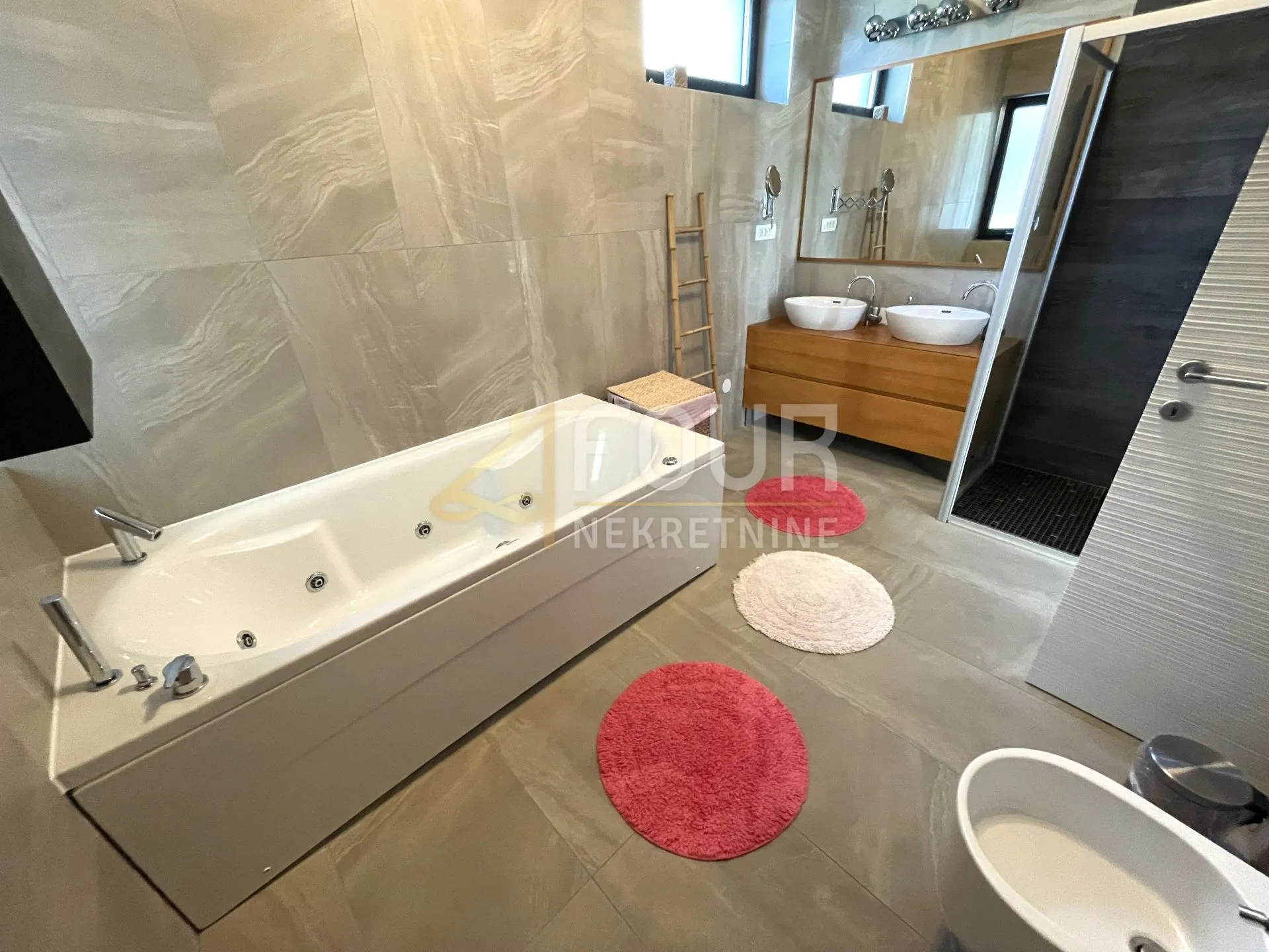 kastav, martinkovac, vila s tri stana i bazenom, 400m2 - slika 18