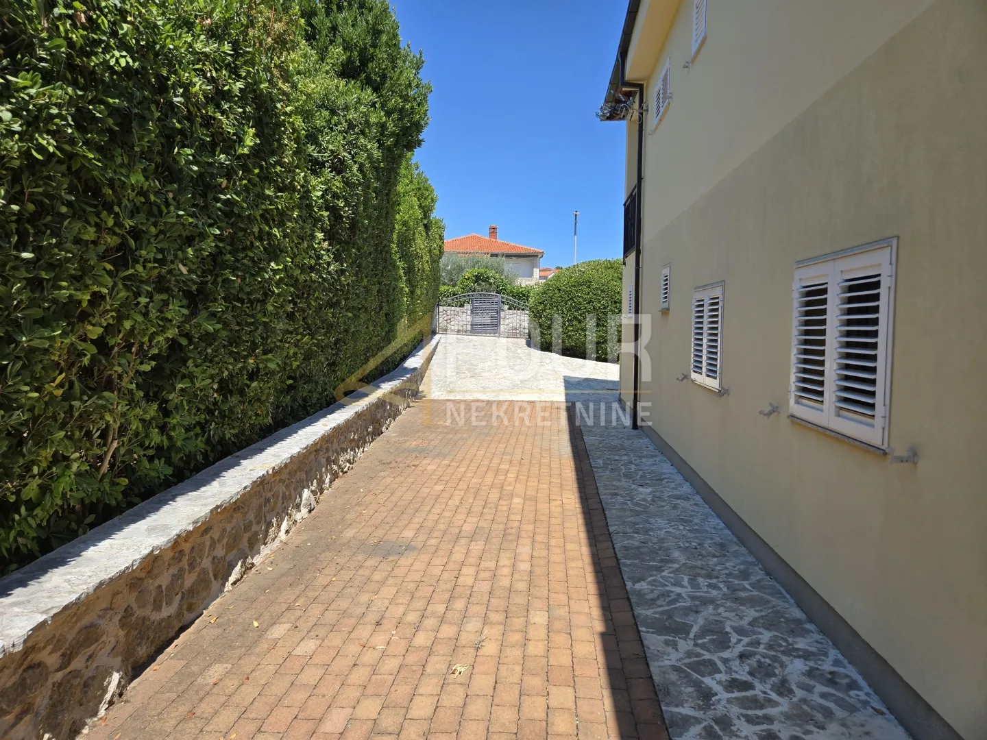 otok krk, 2s+db, 194.2m2, terasa, balkon, garaža - slika 37