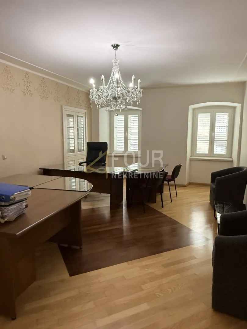 Rijeka, stan na Korzu, 136.17m2, balkon