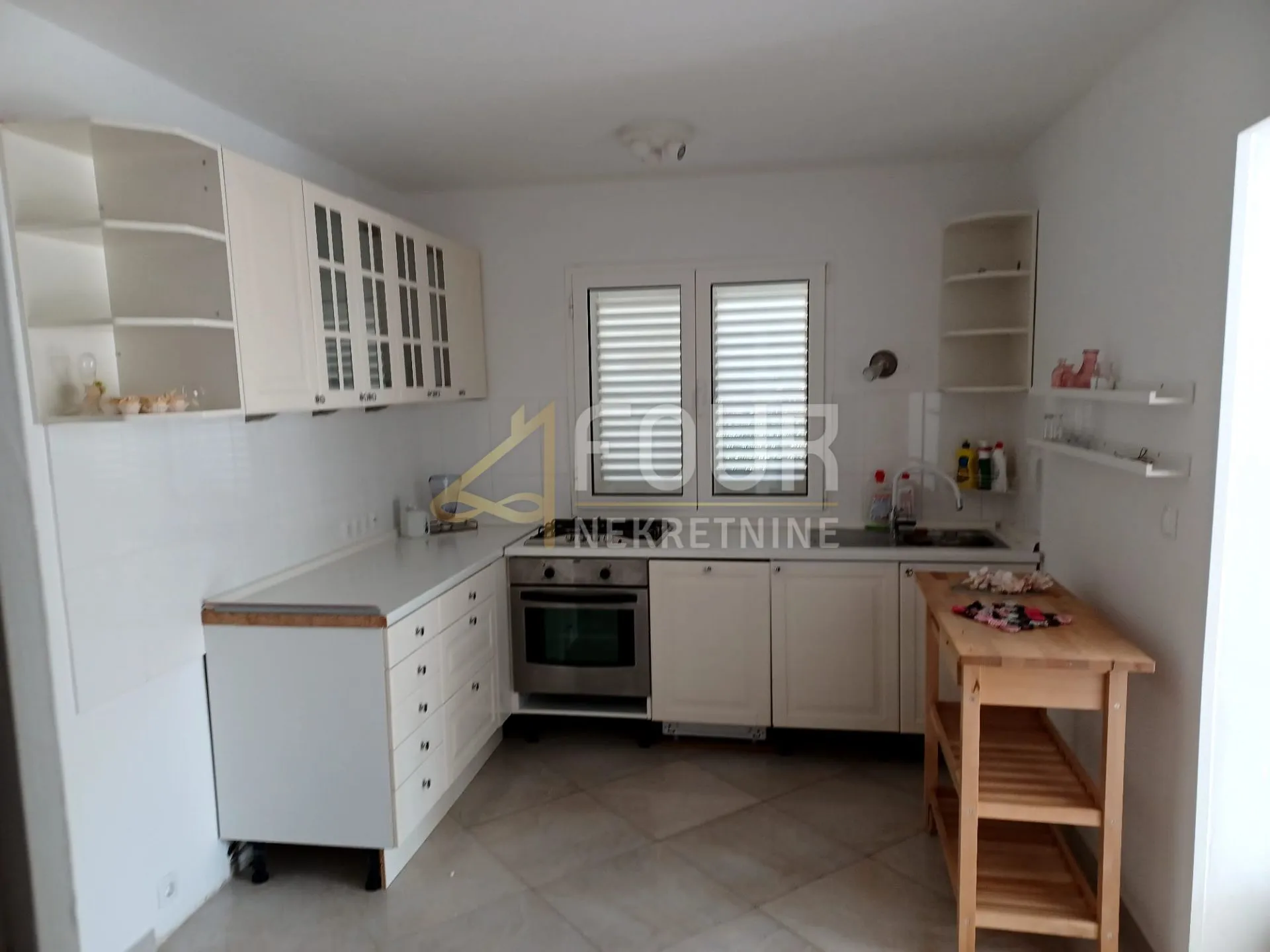 cres, kuća na odličnoj poziciji s pogledom na more i okućnicom - slika 8