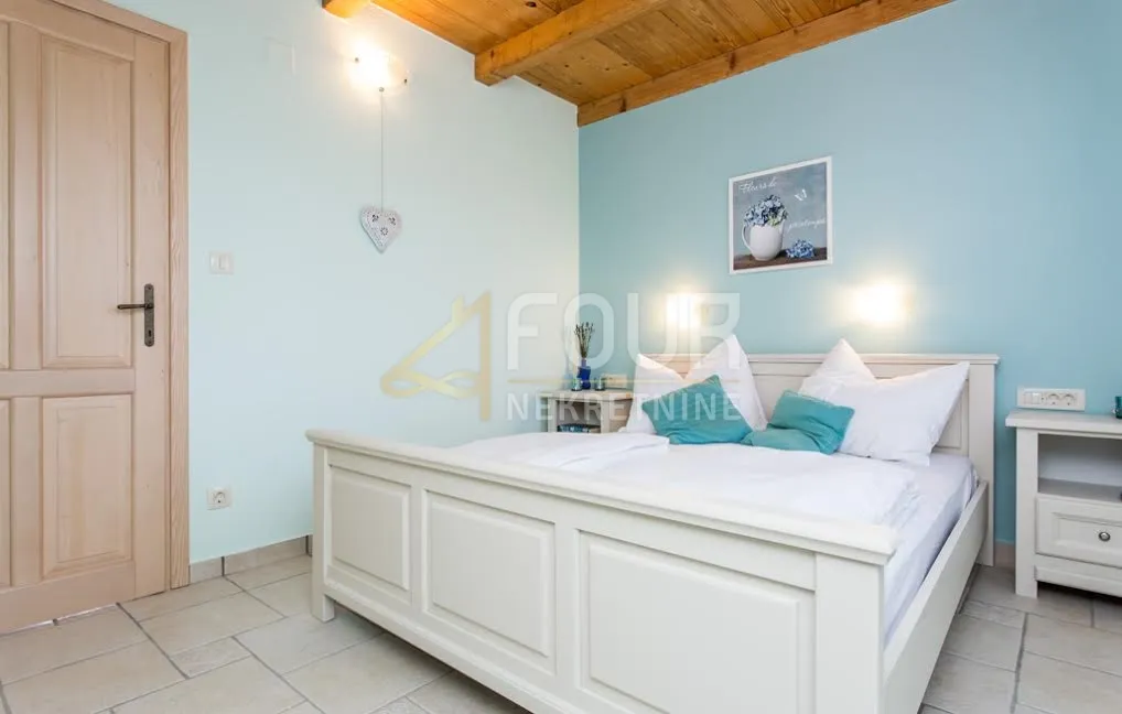 otok krk, dobrinj - okolica, kvalitetna vila s bazenom - slika 17