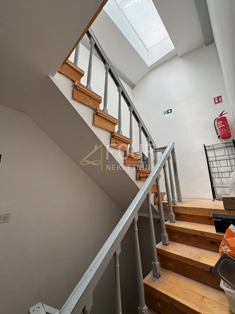 istra, rovinj - sami centar, 29.70m2 stan + tavan 16.50m2 - slika 12