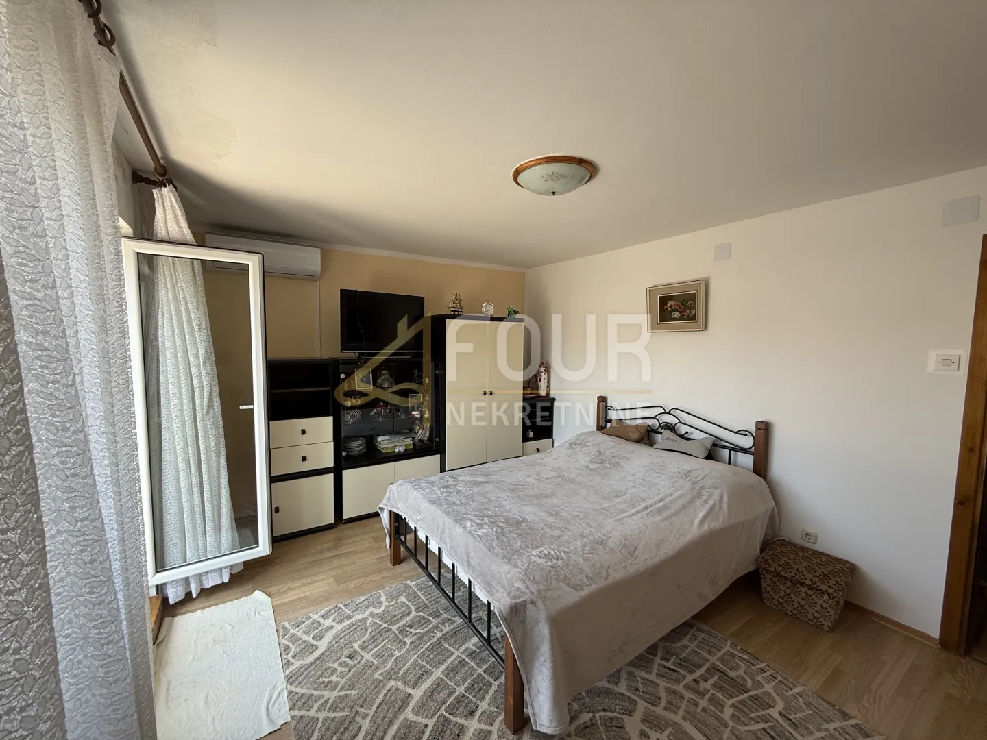 istra, pula, kuća s garažom, dodatnim apartmanom i dvorištem - slika 9