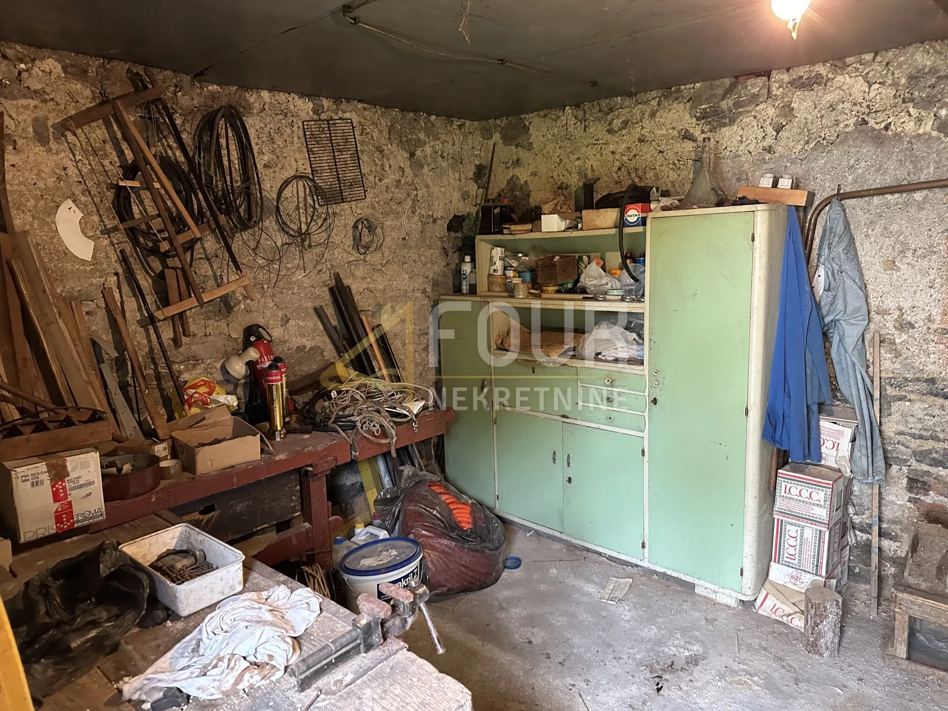 gorski kotar, brod moravice, samostojeća kuća 120m2, okućnica - slika 16