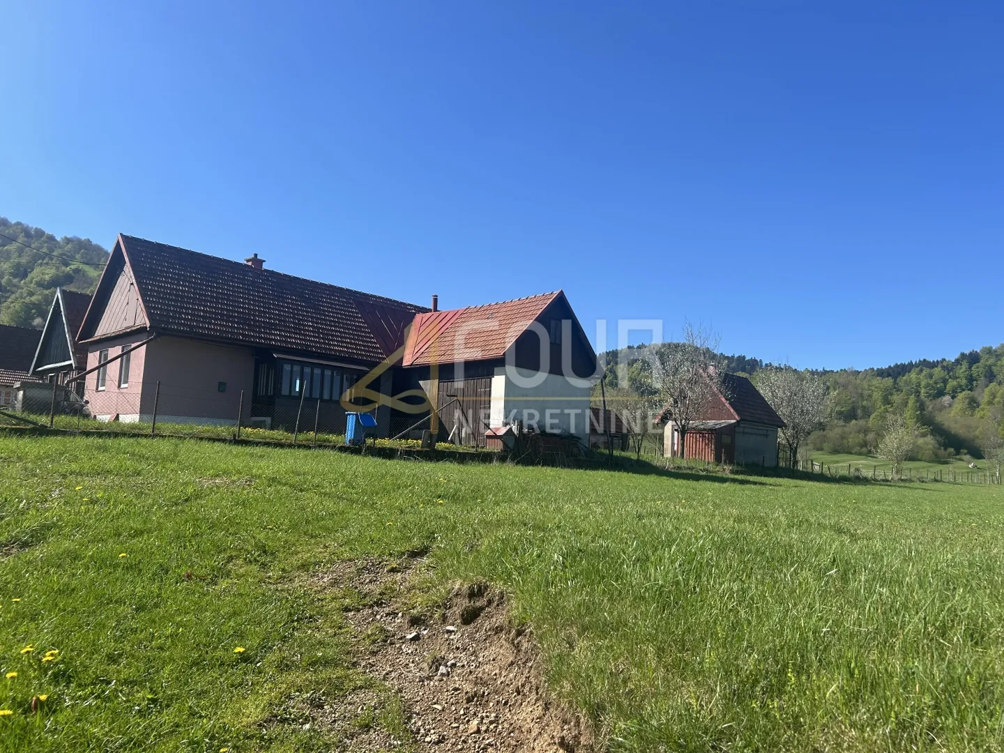 Gorski kotar, Mrkopalj, kuća + 3 gosp. objekta, garaža, velika okućnica