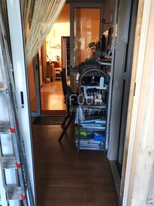 istra, novigrad - okolica, stan sa zatvorenom terasom i okućnicom na korištenje - slika 3
