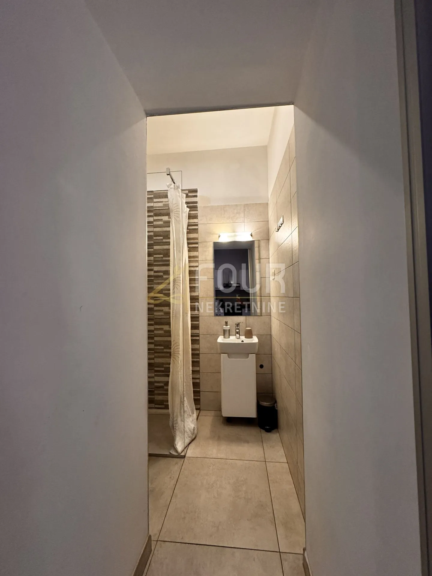 rijeka, centar, 166.49m2, u naravi 5 apartmana - slika 14