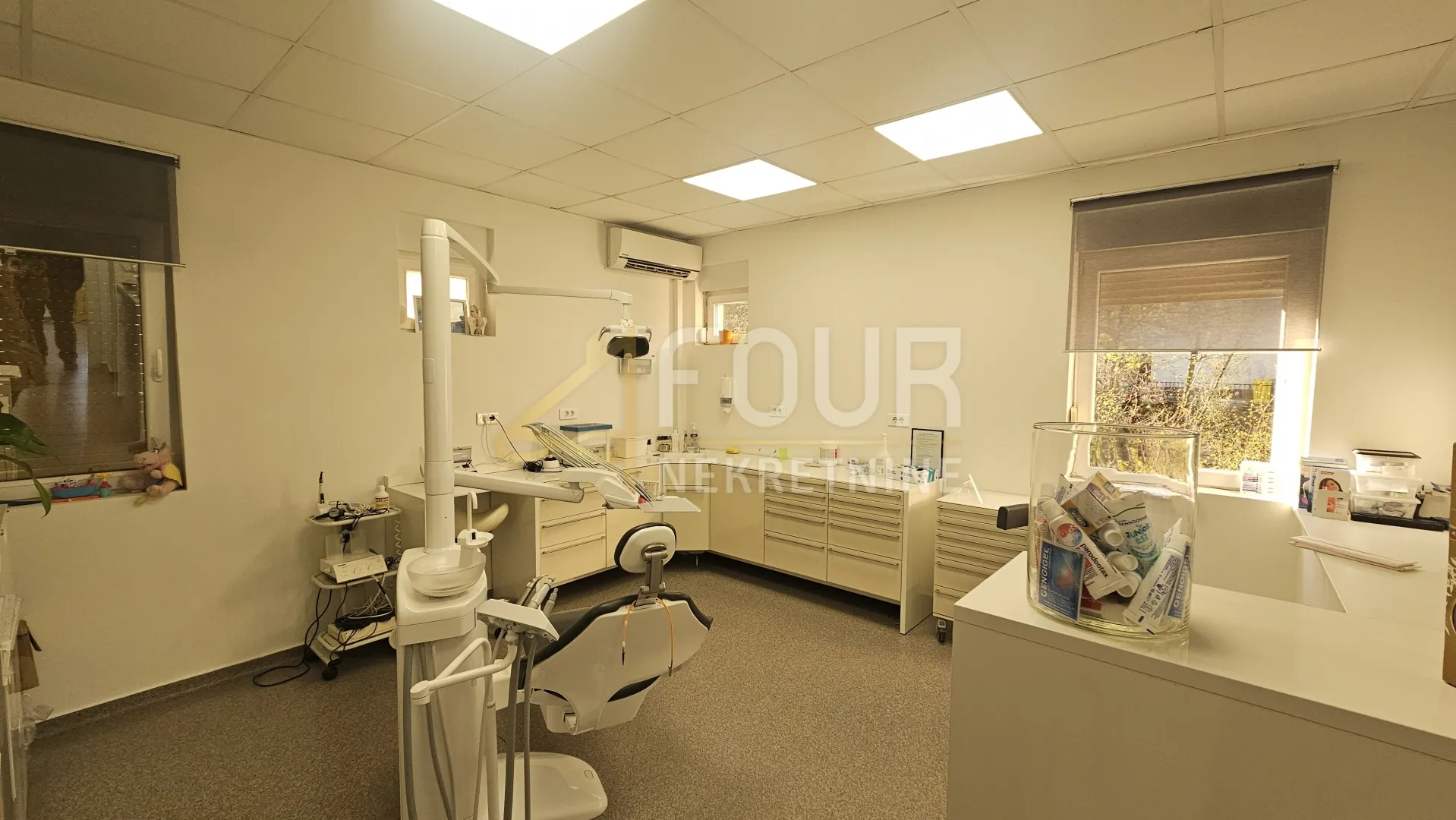 Zakup, Viškovo - centar, dvoetažni poslovni prostor, 200m2