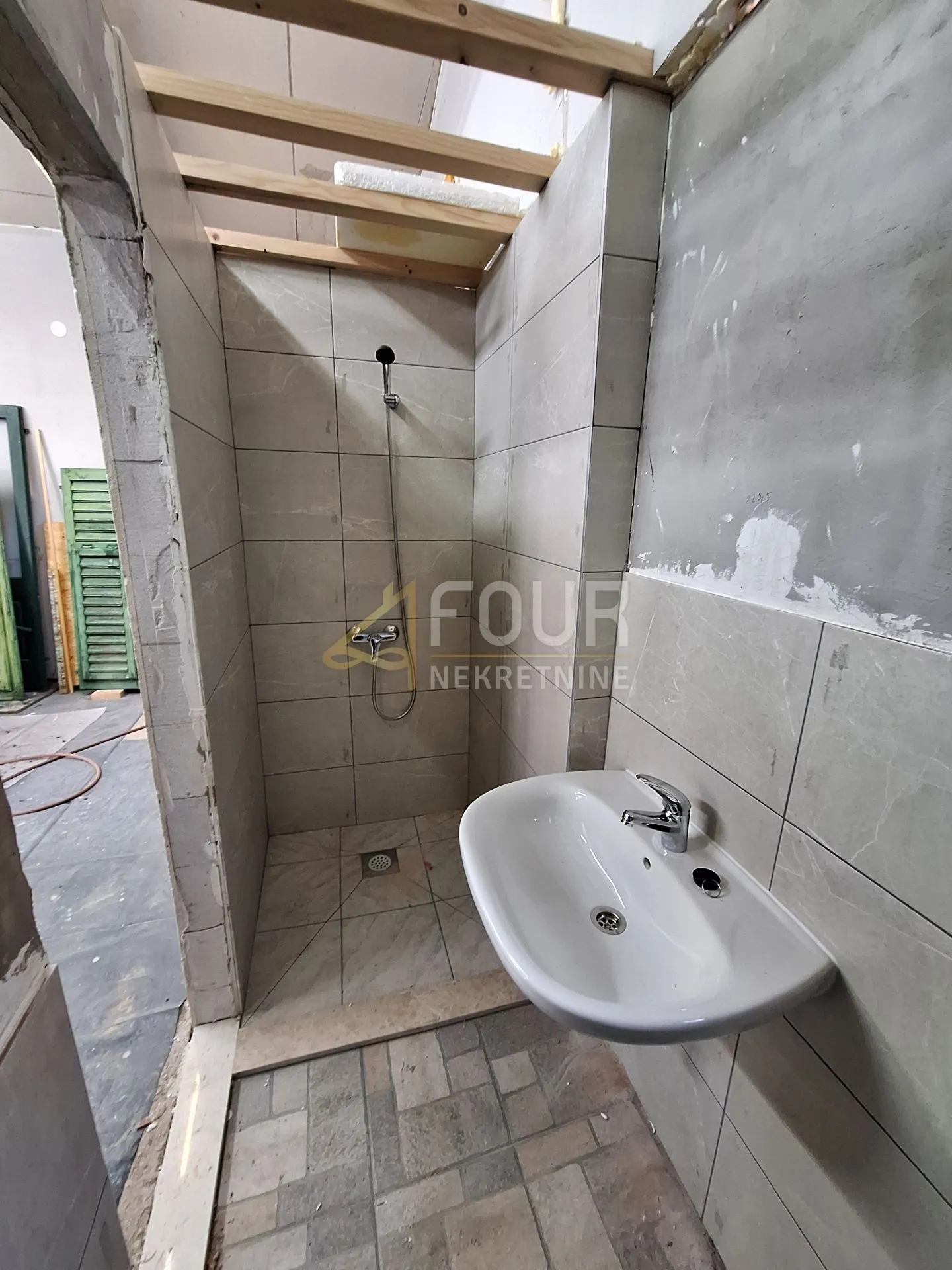opatija, pobri, poslovni objekt 256m2 na parceli 1.116m2 - slika 8