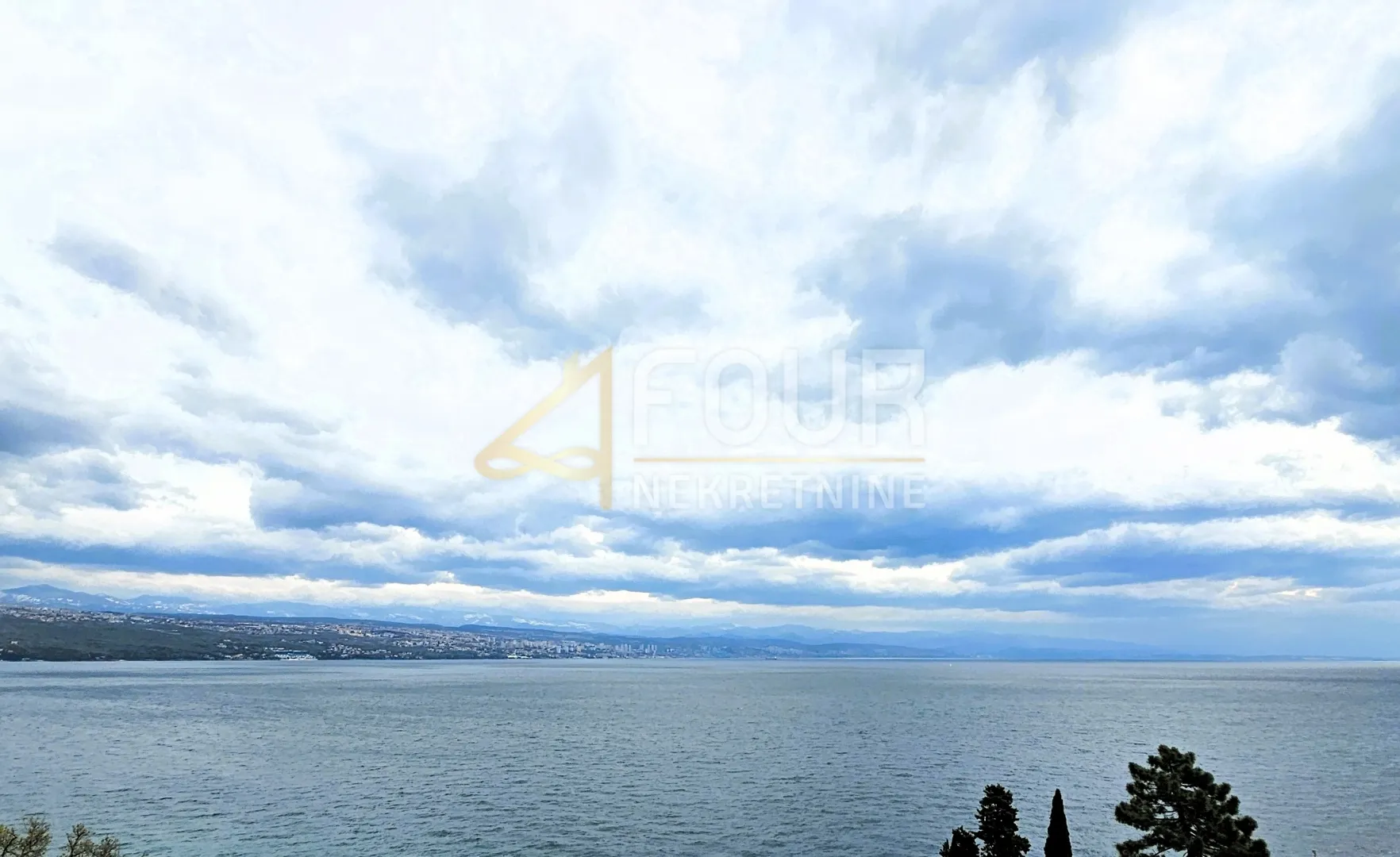 Opatija, 110m2, etaža u vili, 2s+db, terasa, blizina mora!