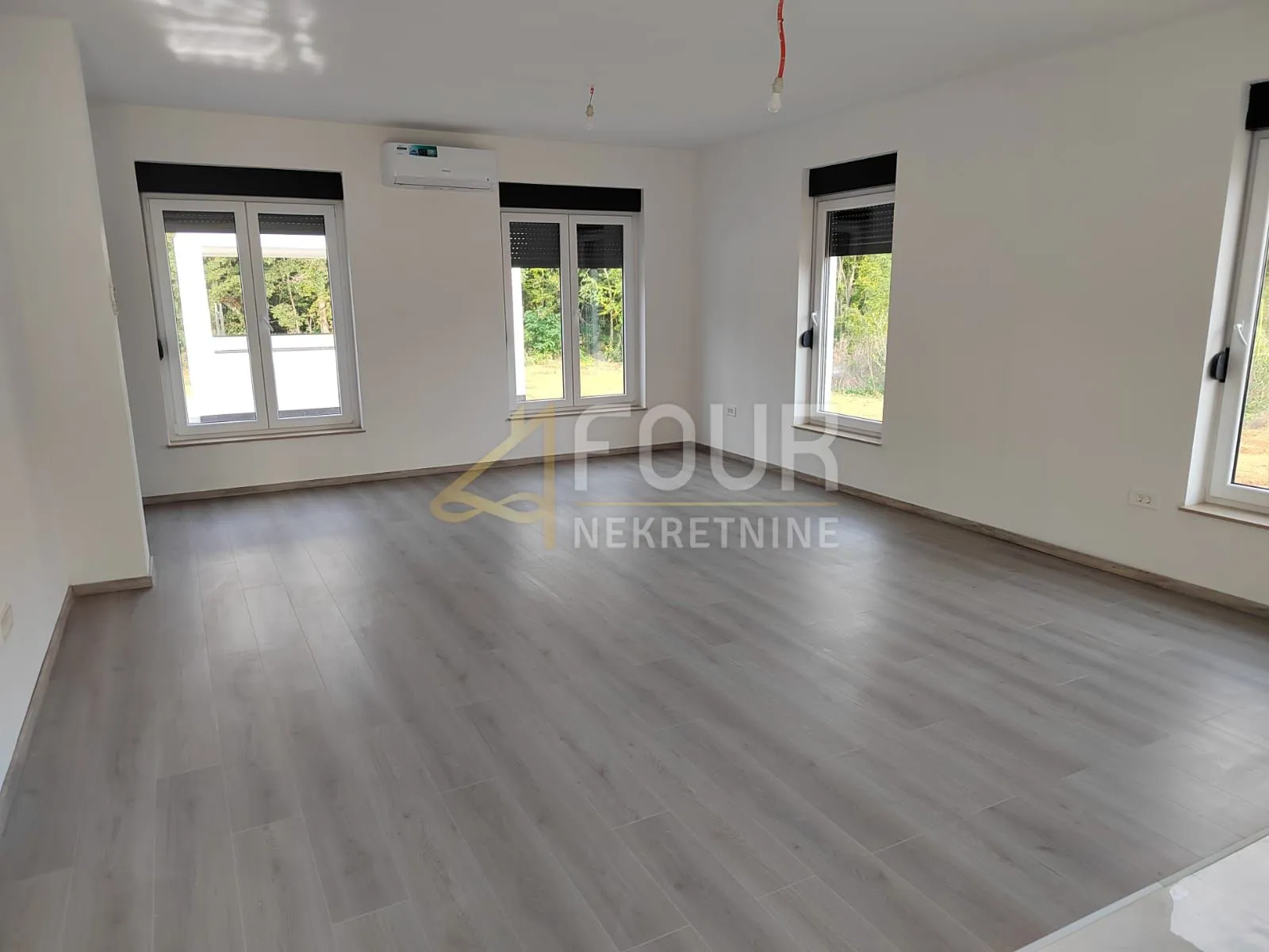 istra, kršan, samostojeća kuća s bazenom - slika 12