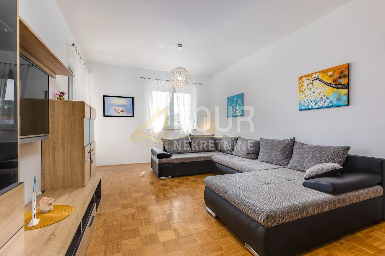 Otok Krk, Vrbnik, 89.01m2, 3s+db, lođa