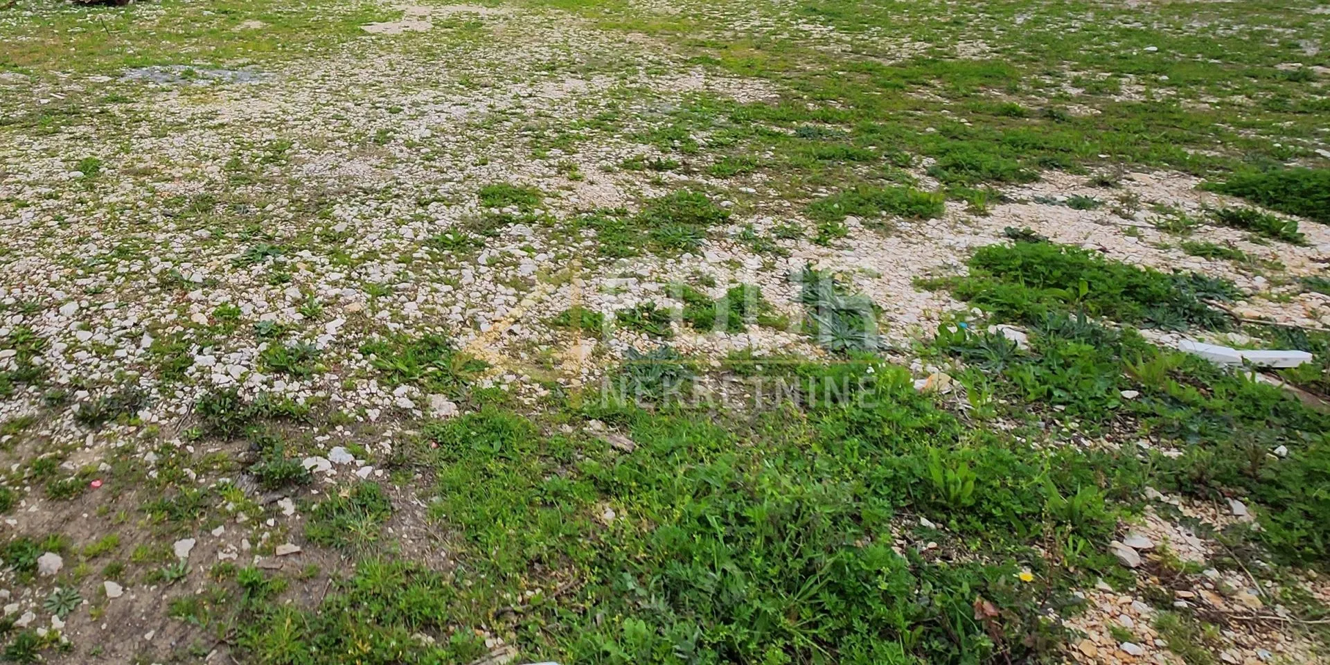 Novi Vinodolski, građevinsko zemljište, 1.977m2