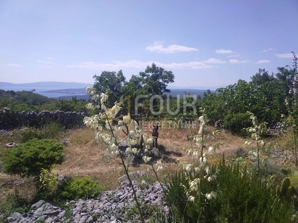 otok krk, punat, poljoprivredno zemljište s pogledom na more i punat - slika 16