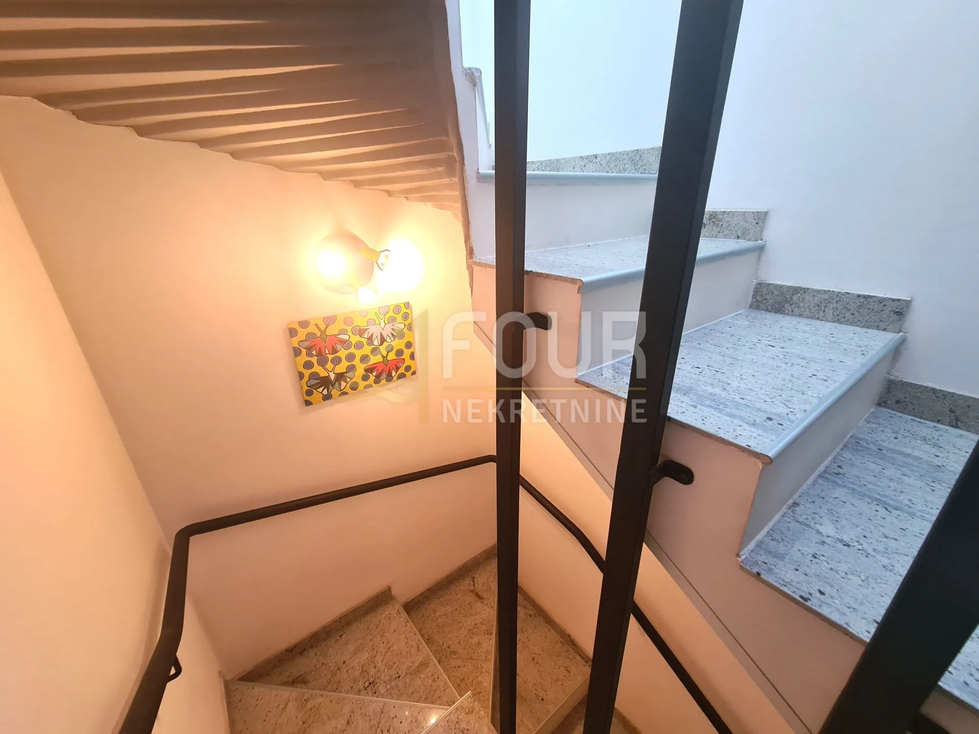 otok cres, cres, kuća i studio apartman u staroj jezgri - slika 6