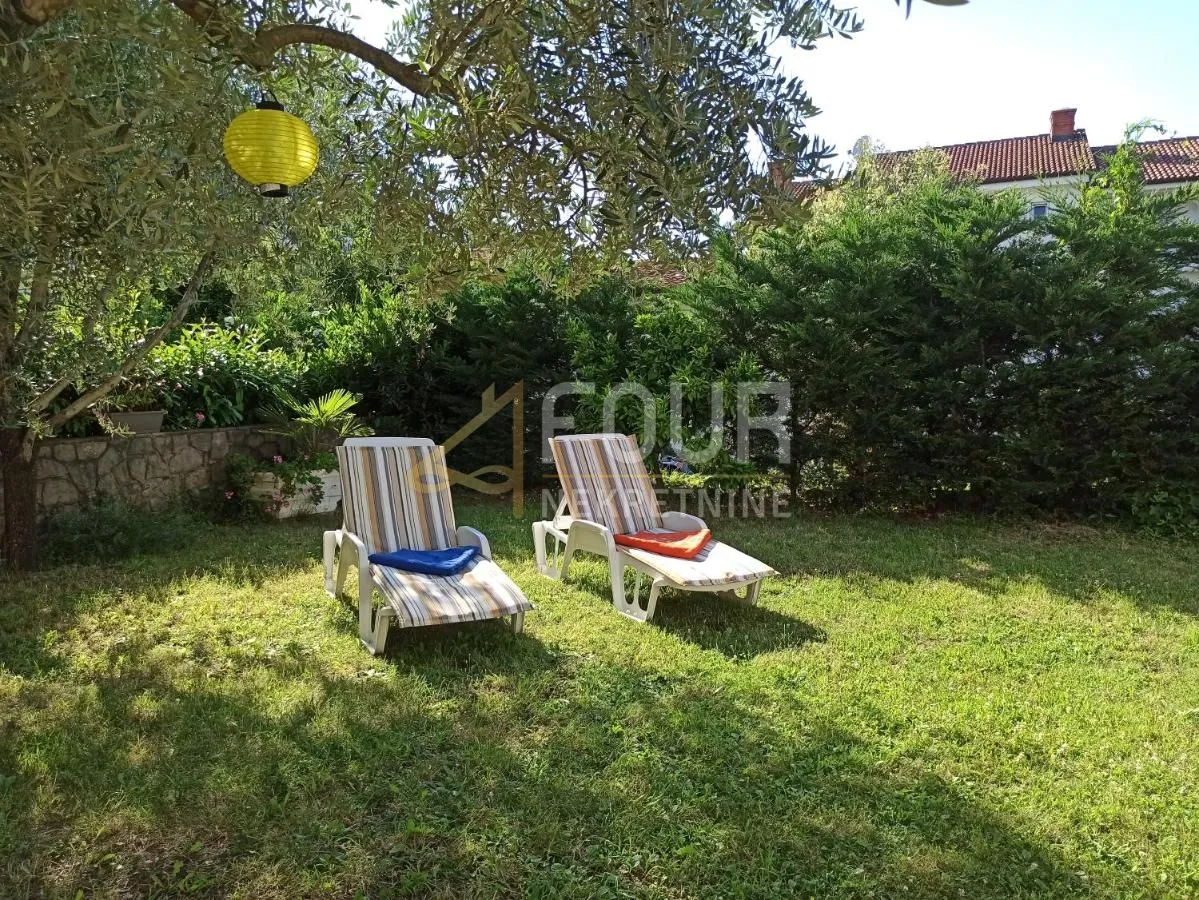 otok krk, malinska, kuća s 4 stana, bungalov, uređna okućnica, blizina mora - slika 9