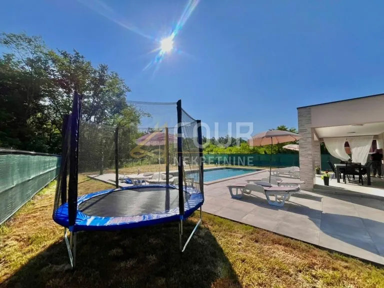 istra, labin - okolica, novogradnja, moderna prizemnica s bazenom - slika 18