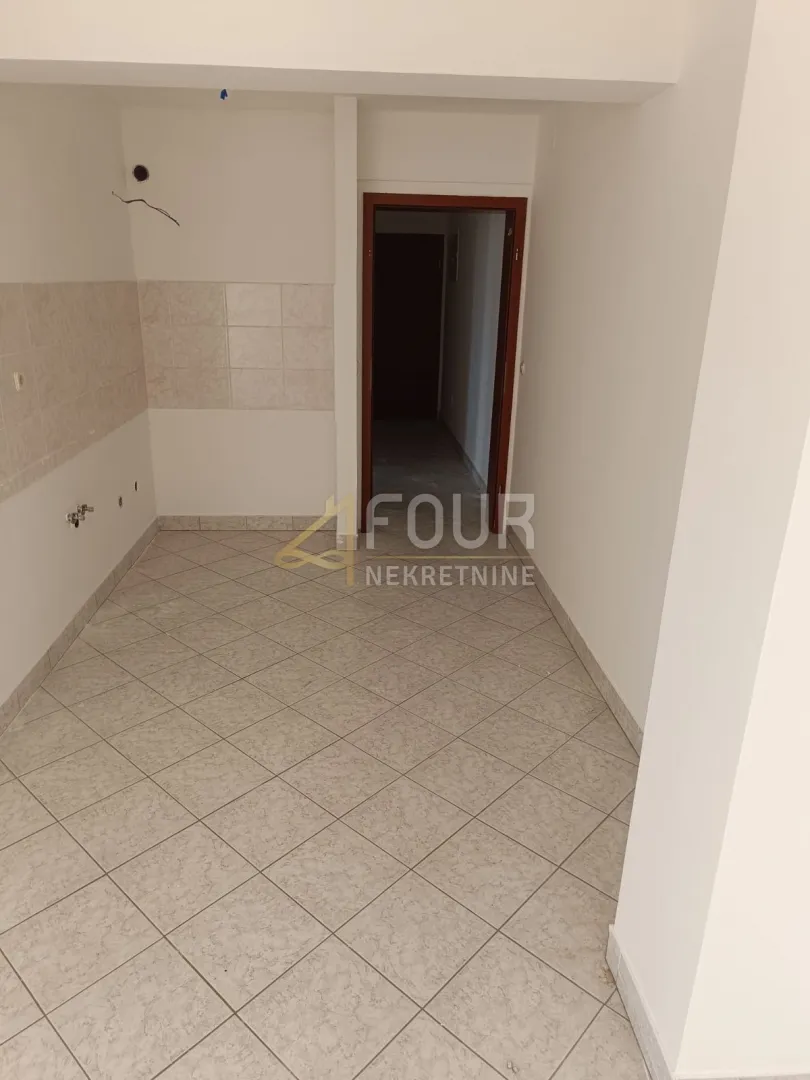 otok krk, njivice, 78.70m2, u naravi 2 stana, terasa, pogled na more - slika 3